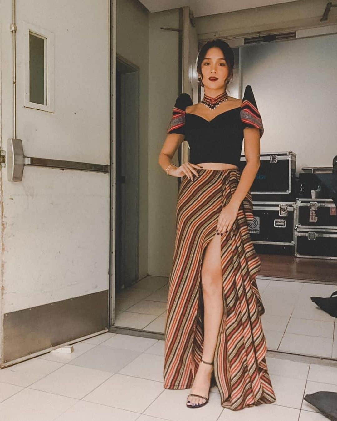 Kathryn Bernardoさんのインスタグラム写真 - (Kathryn BernardoInstagram)「It was an honor hosting last night’s Bayaning Pilipino Awards that pay tribute to our local heroes who lead by example. 🇵🇭 Thank you @stephtancouture and @janaranilla for my modern Filipiniana that served as the perfect outfit for this patriotic event! Have always been a fan of local textile and it’s been a wonderful experience finally being able to incorporate Filipino weaves into my look. ❤」7月4日 19時01分 - bernardokath