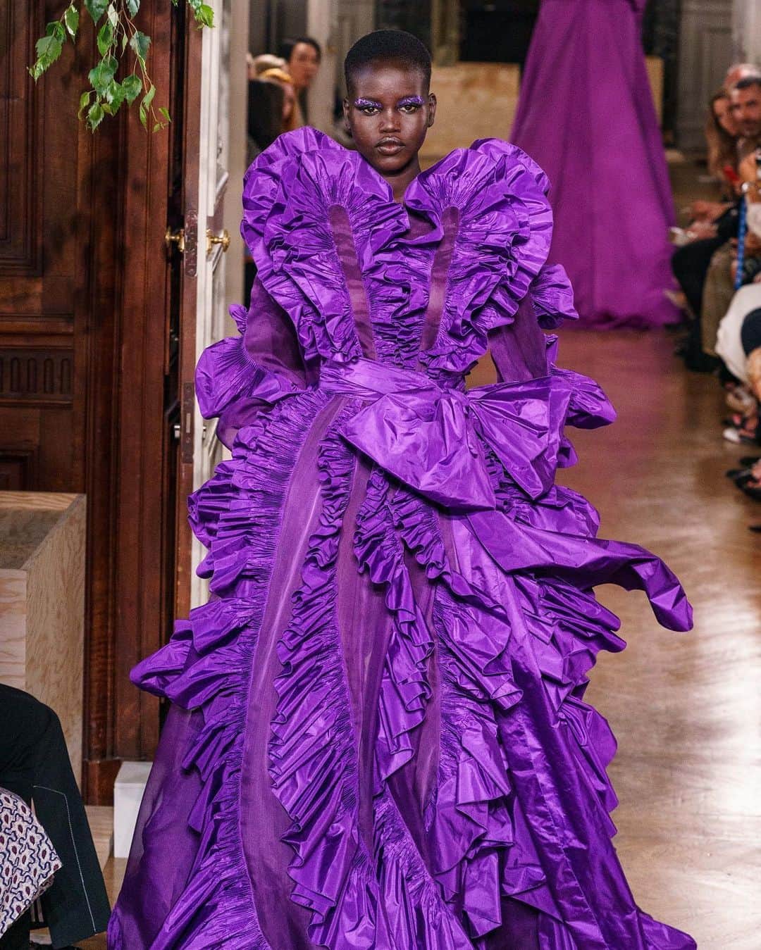 Vogue Australiaさんのインスタグラム写真 - (Vogue AustraliaInstagram)「#AdutAkech, #GigiHadid and #LaurenHutton were among the models cast in #Valentino’s hyper-colourful autumn/winter ’19/’20 haute couture show, which ended in a standing ovation and a teary-eyed audience. Tap the link in the bio to see every look from the show—and every other spectacular haute couture show this season. 📸 Gorunway.com」7月4日 19時03分 - vogueaustralia