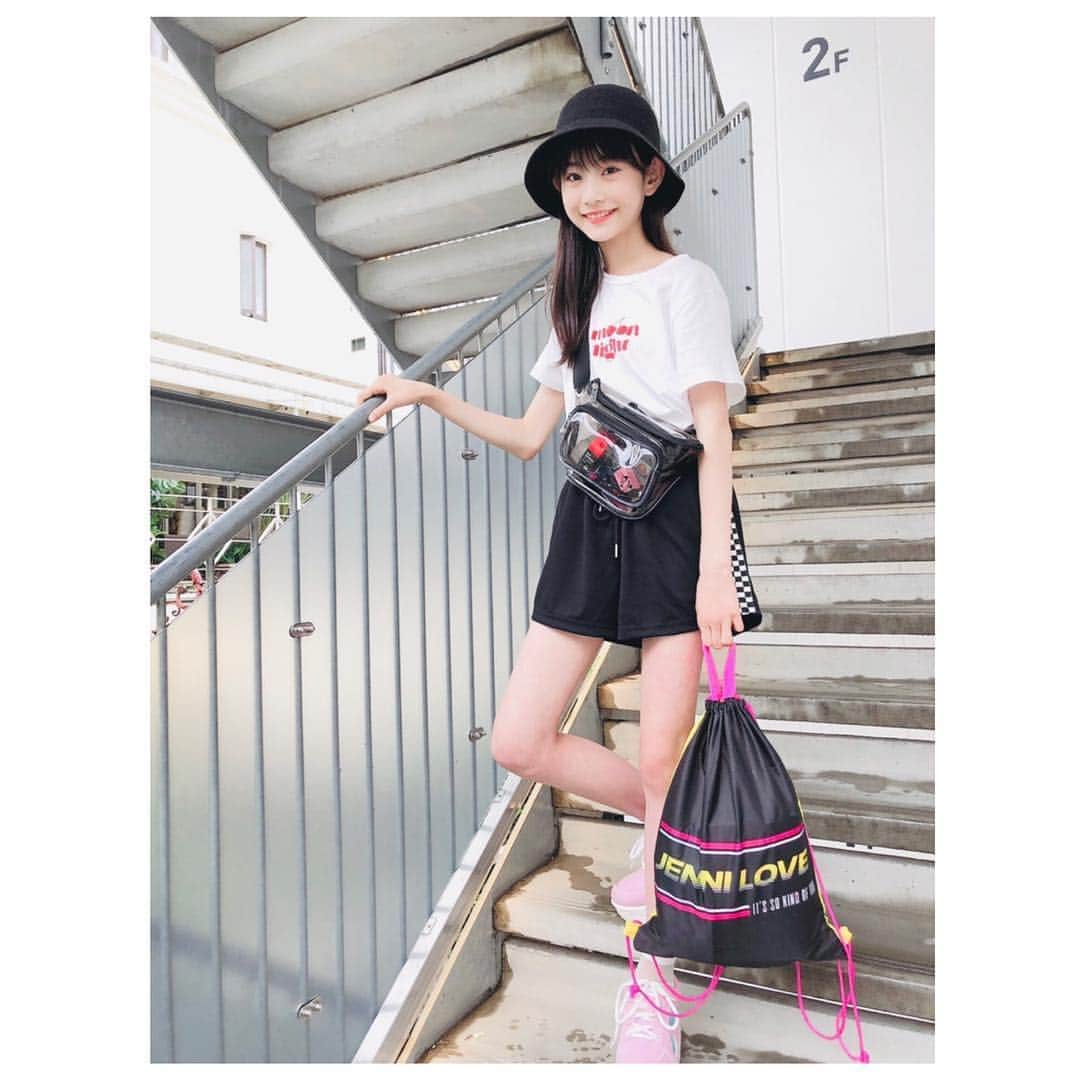 ニコ☆プチのインスタグラム：「😍プチモのふろくの使い方😍﻿ ﻿ ﻿ ﻿ 第6弾はアキ💄﻿ ﻿ ﻿ ⭐️アキ⭐️﻿ たくさん入るから、お出かけにも大活やく！﻿ ブラックだからお洋服にもあわせやすいよー♡﻿ ﻿ ﻿ #ニコプチ﻿ #ニコプチふろく﻿ #プチモのふろくの使い方﻿ #ジェニィラブ﻿ #ナップサック﻿ #近藤藍月」