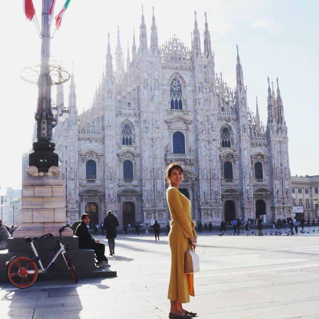 広瀬未花さんのインスタグラム写真 - (広瀬未花Instagram)「#Repost @tabisalad with @get_repost ・・・ @micahirose ミラノといえば、#Duomo 。 世界最大規模の #ゴシック建築 と言っても過言ではないですね。 ・ 高さは108m、全長158m、幅93m、2000体〜3000体ともいわれる彫刻というなんとも壮大な構成内容。 ・ かつての栄華を物語るような、荘厳で美しい佇まいには圧巻でした！！ _ #迫力ある  #圧巻 #荘厳 #世界最大級 #大聖堂 #見事な彫刻 #ミラノ #Milano #イタリア #Italy _ #ABCテレビ #朝日放送テレビ #朝だ生です旅サラダ #土曜朝 #8時 #旅サラダガールズ  #広瀬未花 #海外 #旅 #travel #trip」7月4日 19時12分 - micahirose