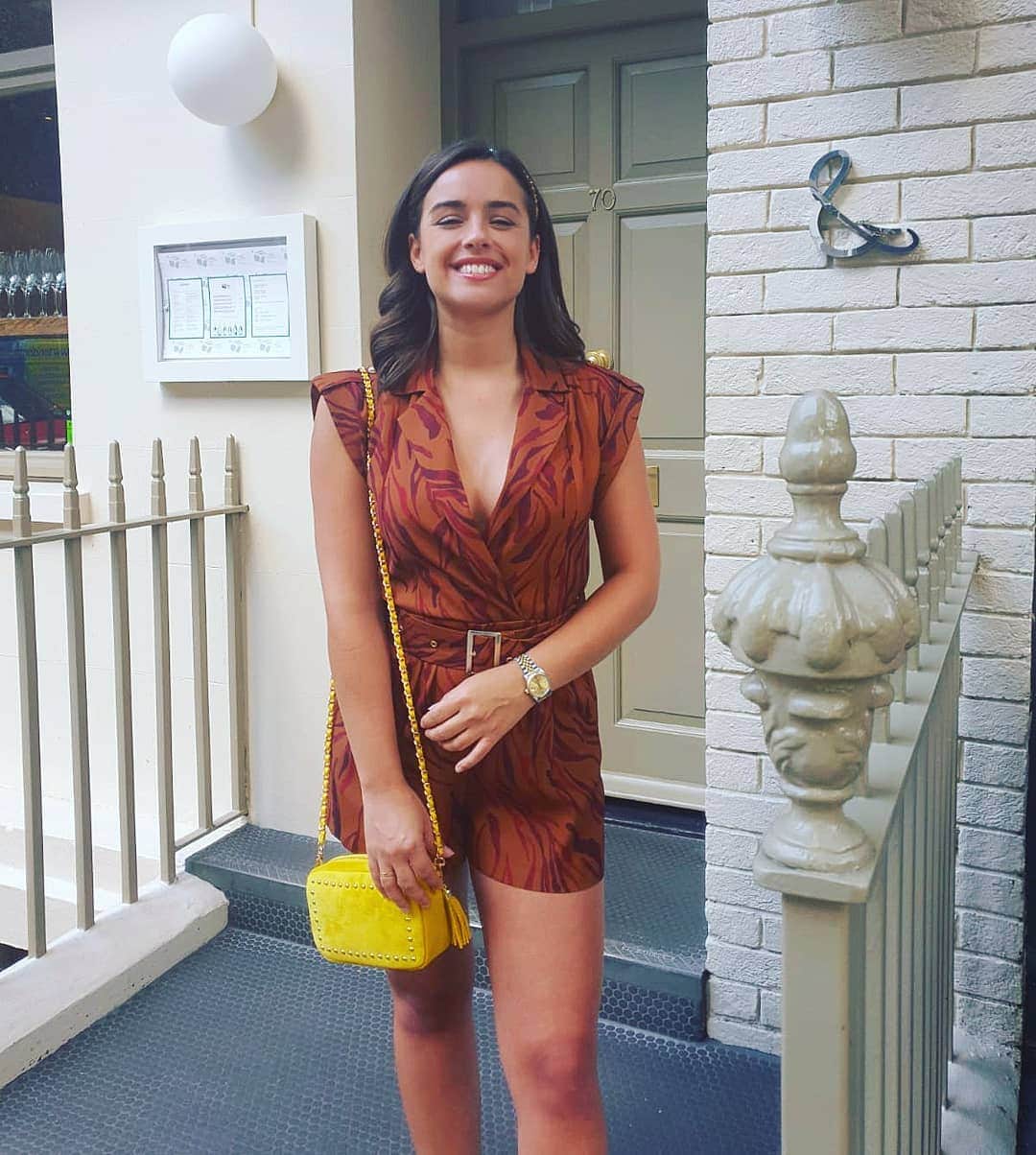 ジョージア・メイ・フットのインスタグラム：「I deffo look better with a cheesy smile 🧀.... what makes you happy? 😁  #cheesysmile #happydays」