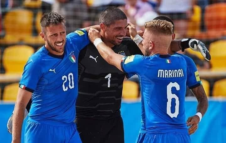 サッカーイタリア代表さんのインスタグラム写真 - (サッカーイタリア代表Instagram)「#Nazionale #BeachSoccer🇮🇹 L'#Italia si raduna a Terracina in vista delle FIFA World Cup 2019 – Europe Qualifier di Mosca . 1⃣5⃣ convocati per l’ultimo stage prima della tappa della Poule Scudetto . . #VivoAzzurro」7月4日 19時23分 - azzurri