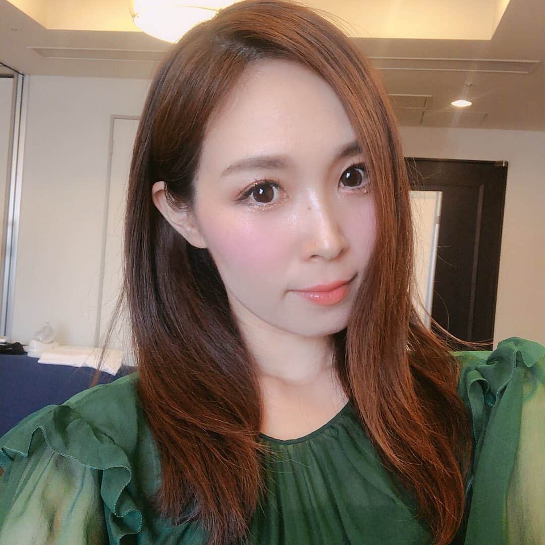 愛内里菜のインスタグラム：「今日は ポコチャ配信おやすみさせていただきます😌﻿ ﻿ また改めて今日のお仕事の様子もアップさせて頂きます🙌😊﻿ ﻿ スタイリストさんのお店﻿ f's6で生配信しながら決めた衣装💚﻿ ﻿ めちゃくちゃ素敵ワンピでした😆🙏﻿ ﻿ 明日はゲリラ配信になりますが﻿ ポコチャ配信したいと思っています🌈🏝🌻😎﻿ ﻿ ﻿ そして！明日まで🌟﻿ ７月R-box の追加席ご用意できました！﻿ 🌻28日の夜公演のみの追加席となります🌻﻿ ﻿ 締め切りは７月５日まで‼️‼️‼️﻿ ﻿ 応募は私のオフィシャルページからです！﻿ メニューの中からContactに入っていただき、﻿ 大阪公演を選んでください！﻿ 応募期間の日程が前回のままですが﻿ このままで大丈夫ですので、ぜひともご応募ください‼️﻿ ﻿ ﻿ 垣内りか/R  オフィシャルHP🐰﻿ http://rikakakiuchi.com/﻿ ﻿ ﻿ 追加席受付：6月28日（金）12:00〜7/5（金）23:59﻿ 抽選予定日：7/8（月）7/9（火）﻿ お振込期間：7/9（火）〜7/16（火）﻿ という流れになります😌﻿ ﻿ よろしくお願いします😆🌈﻿ ﻿ ﻿ @numeroventuno﻿ @f_s_6👗 #愛内里菜 改め #R として #歌手 再始動﻿﻿﻿﻿﻿﻿ #垣内りか #垣内倶楽部 ﻿﻿﻿﻿﻿﻿ #新曲 #邦ロック#ミュージック#音楽の力﻿﻿﻿﻿﻿﻿﻿ #音楽﻿﻿﻿ #ライブハウス #ライブ﻿﻿﻿ #名古屋 #栄  #一体化 #絆 #盛り上がりたい #会いたい﻿﻿﻿ #感謝 ﻿ #配信  #ポコチャ #イチナナ ﻿ ﻿ ﻿」