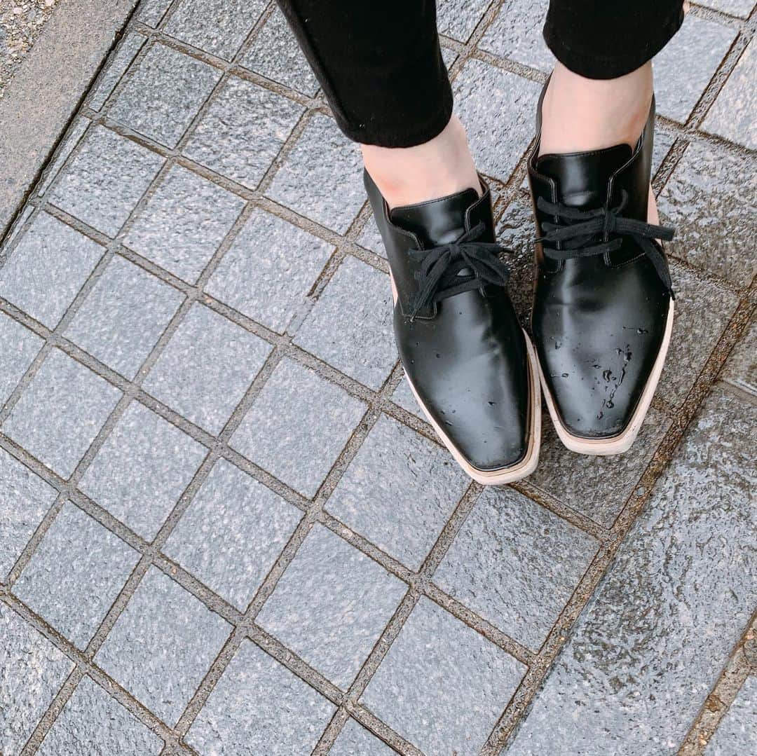 美香さんのインスタグラム写真 - (美香Instagram)「今日は @andgirl_jp web美香連載の撮影でした💗💗💗 今日の撮影。楽しかったなぁ。 詳細はまた後日アップさせてくださいっ！ ゆったりTシャツは @norc.jp  雨の日。今日の靴は久しぶりに @stellamccartney」7月4日 19時39分 - mikaofficial99