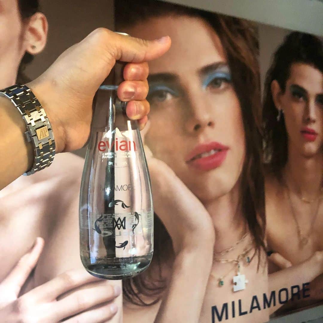 稲木ジョージのインスタグラム：「Toasting with my @milamorejewelry branded Evian water because I don’t drink alcohol LOL 💎」
