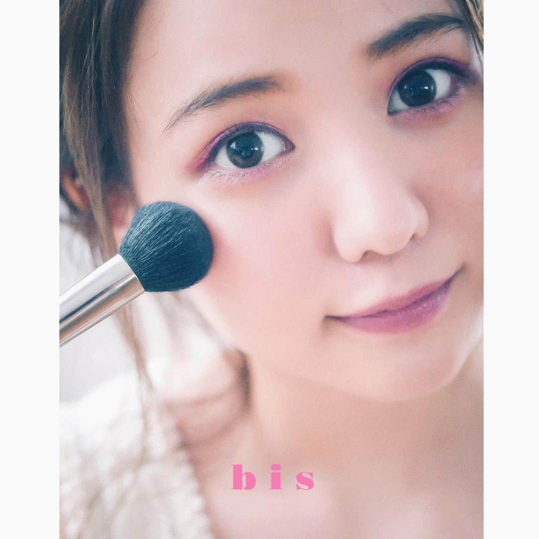 bis_web bis [ビス] さんのインスタグラム写真 - (bis_web bis [ビス] Instagram)「🍒﻿ ﻿ ﻿ 1日中美肌をキープ！アップで見られても大丈夫な肌に♡﻿ ﻿ 佐藤ノアちゃんのメイク直しプロセス💕﻿ ﻿ ﻿ この季節のメイクのお悩みと言えば﻿ やはり汗による崩れやテカリ。﻿ ﻿ 持ちをよくするためのベース作りのコツや、﻿ 外出先でのお直しテクをマスターして﻿ 一日美肌フェイスをキープして！﻿ ﻿ ﻿ ﻿ ﻿ ♡ bis オフィシャルwebサイトに掲載中 ♡﻿ @bis_web トップのリンクから﻿ メイク直しプロセスをチェックして❤️﻿ ﻿ ﻿ ﻿ ﻿ #メイク #コスメ #cosme #メイク直し #プチプラ #メイクアップ #佐藤ノア #モデル #夏 #汗予防 #肌 #つるつる肌 #かわいいメイク #ピンク #ピンクメイク #リップ #💄 #アイメイク #ベースメイク #日焼け止め #美肌 #美肌効果」7月4日 19時44分 - bis_web