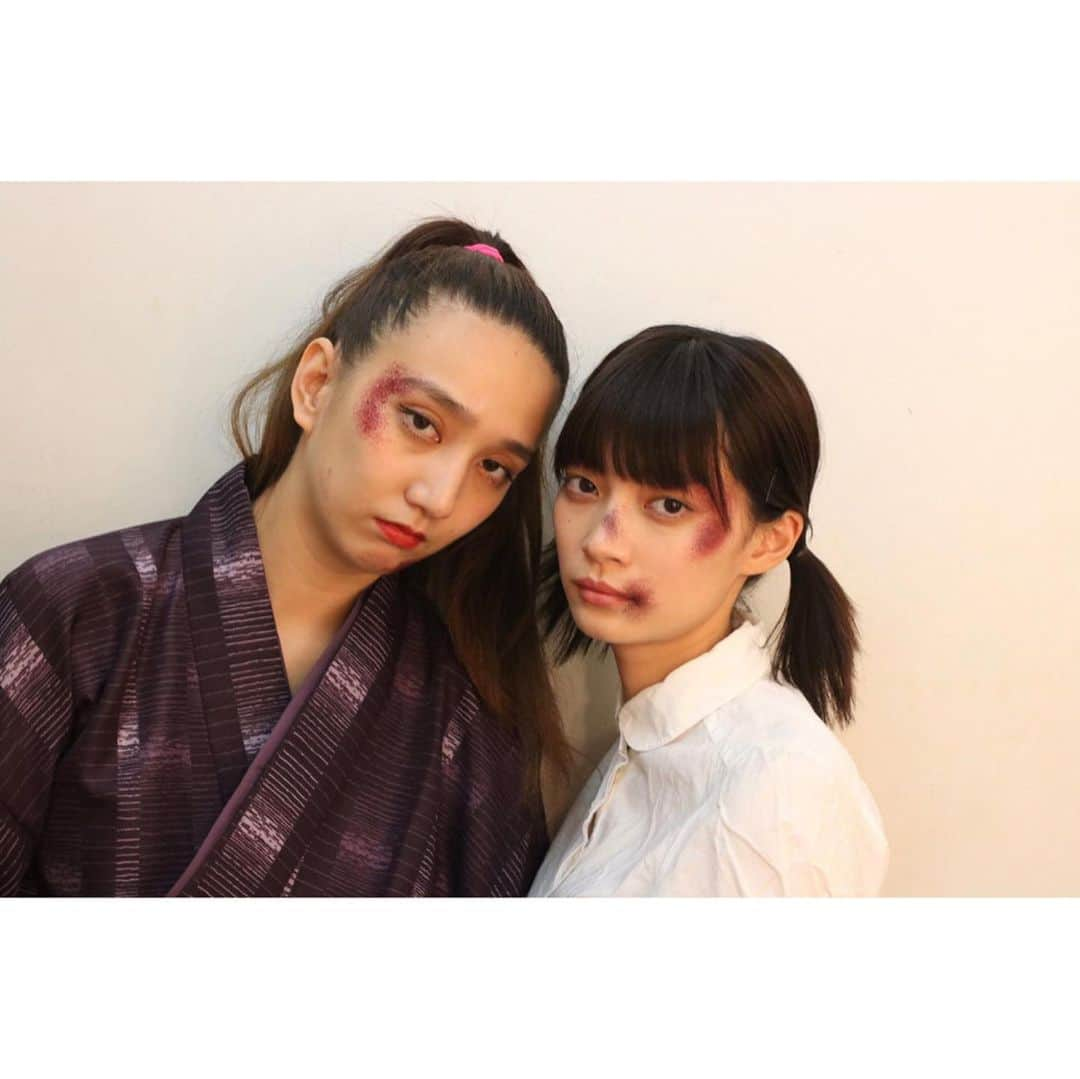 Macoto Tanaka 田中真琴さんのインスタグラム写真 - (Macoto Tanaka 田中真琴Instagram)「. 実は4月から俳優の生瀬勝久さんのお芝居のゼミにゼミ生として通わせて頂き、お芝居の勉強を沢山させて頂いてました。 ゼミ生になるにもオーディションがあり、700人もの応募の中から20数人のメンバーが選ばれるのですが、私は緊張で本当にダメダメだったのですが選んで頂き本当にびっくりしました。 そして先日ケラリーノ・サンドロヴィッチさんの「グッドバイ」という素敵な脚本を発表会という事で関係者向けの公演を１回だけさせて頂きました。 この3ヶ月はとにかくお芝居の事を考えて考えて考えました。 人生で一度も楽しいと思えなかったお芝居の楽しさを、生瀬さんのご指導によって本当に全身と心で楽しくてたまらないと感じることが出来たのが正直1番驚いた事でした。 出来なかった事、出来た事、悔しかった事、楽しかった事、自分の出来なさにムカついた事、沢山沢山ありましたが本当に充実していました。一緒にゼミ生として参加された素敵な方々の良いところ羨ましいと思ったところ沢山見て学びました。 挑戦するための準備、度胸、満足しない気持ち、等々自分だけでは思いつかなかった事沢山気付かされました。 これからの人生において、生瀬さんから教えて頂いた数々の事、見ながら盗んだ色々な技術、考え方、を活用しながらもっともっとお芝居を極めていきます。 皆様にお見せできなかったのは残念ですが、これからの成長を見守って頂けると嬉しいです。 まだまだ未熟者過ぎますが、これからも応援よろしくお願いします。  #決意の日  #生瀬勝久 さん #田中真琴 #長井短 さん #生瀬ゼミ」7月4日 19時46分 - mac0tter