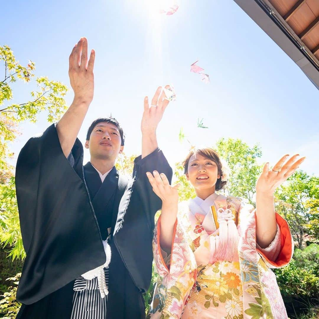 KIYOMIZU京都東山 公式さんのインスタグラム写真 - (KIYOMIZU京都東山 公式Instagram)「@kiyomizu_kyoto_higashiyama をフォローして、 『#kiyomizu京都東山』 『#kiyomizu花嫁』 『#スタイルズ花嫁』 をつけて投稿してくださいね＊ . #kiyomizu花嫁さまのパーティレポート を紹介♡ \\おふたりのこだわりポイントは…?// 「お互いの存在 家族の存在に 感謝を伝えるウェディング」 そんなコンセプトのもと、 家族、友人、ゲストの皆さまと 笑顔の絶えないパーティになりました＊* . どんな時にでも前に進めたのは ご家族がいたから。 愛や絆が溢れ出すひと時は特別でした♡ . ---------------------- . ▼パーティレポート更新中！ インスタのTOPURLからcheck⚐ ＞＞＞ @kiyomizu_kyoto_higashiyama. #スタイルズ花嫁 #dress #kyoto #kiyomizu #wedding #weddingdress #ウェディングドレス #ウェディングレポ #チャペル #ブライダルフェア #プレ花嫁 #卒花 #披露宴 #日本中のプレ花嫁さんと繋がりたい #結婚式 #結婚式場 #結婚式準備 #京都 #京都花嫁#関西花嫁  #marryxoxo #Dressy花嫁 #maricuru #maricuru卒花アンバサダー #家族婚 #チャペル挙式」7月4日 19時46分 - kiyomizu_kyoto_higashiyama