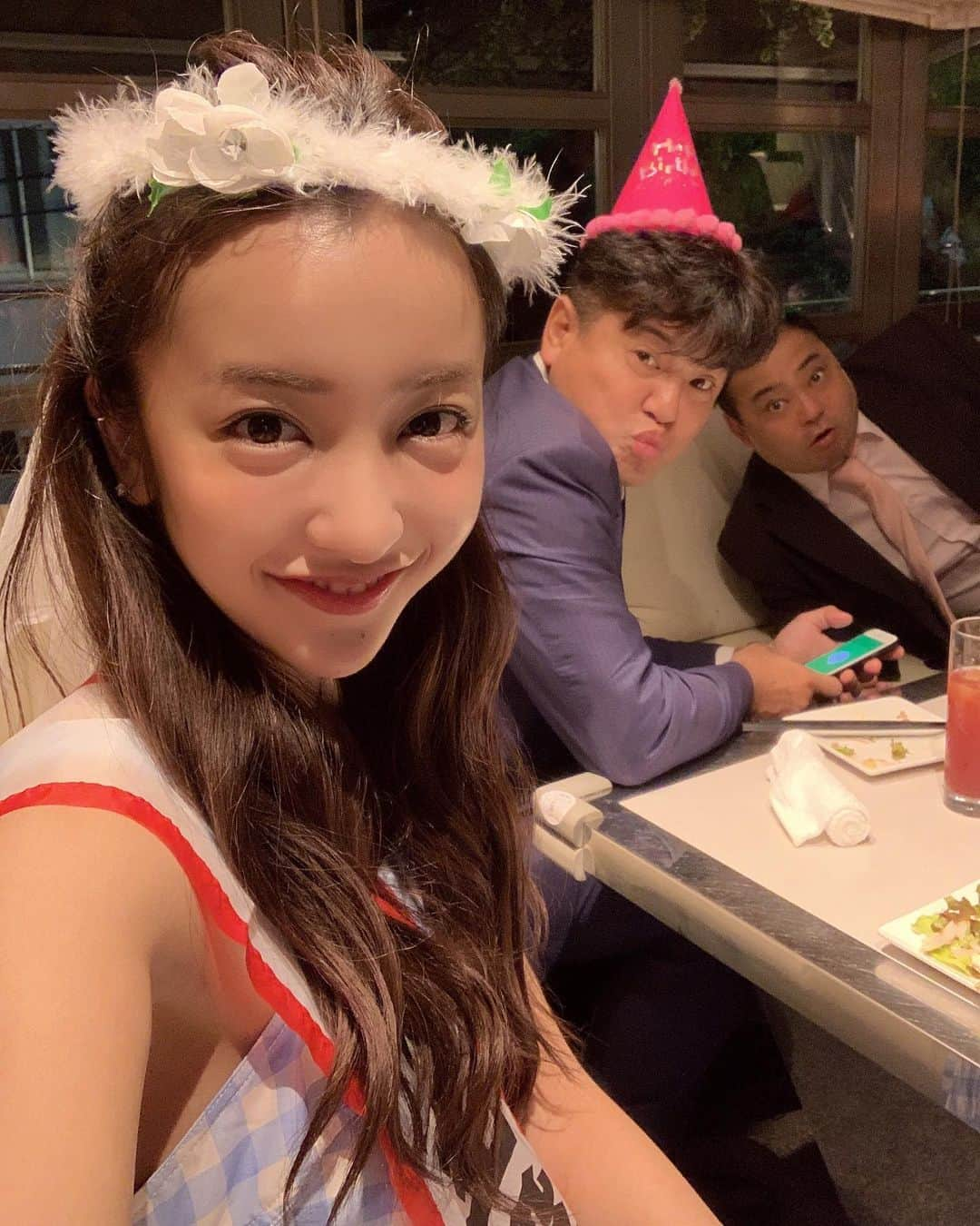 板野友美さんのインスタグラム写真 - (板野友美Instagram)「私が15歳の頃から変わらない、西尾さん😚 そして小野さんと🤗✨✨✨ #ホリプロ @kiyoshinishio  @kenichi.ono」7月4日 19時53分 - tomo.i_0703