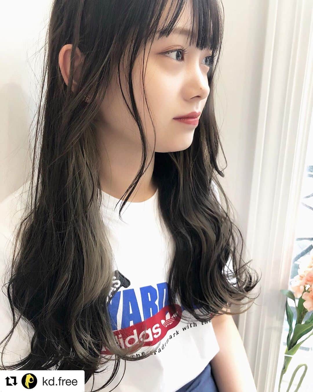 のインスタグラム：「#Repost @kd.free with @get_repost ・・・ 【keshiki大名】 keshiki style インナーカラー😏 夏スタイルにチェンジしましょ✨ お待ちしてます☆  #福岡 #美容室#博多#撮影#大名 #サロンモデル#プチプラ #bellcor #サロモ #hair #beauty#スロウカラー#ナチュラル #かわいい #オシャレ#merry#lala_hair#クール #make #フェミニン #パーソナルカラー #グレージュ」