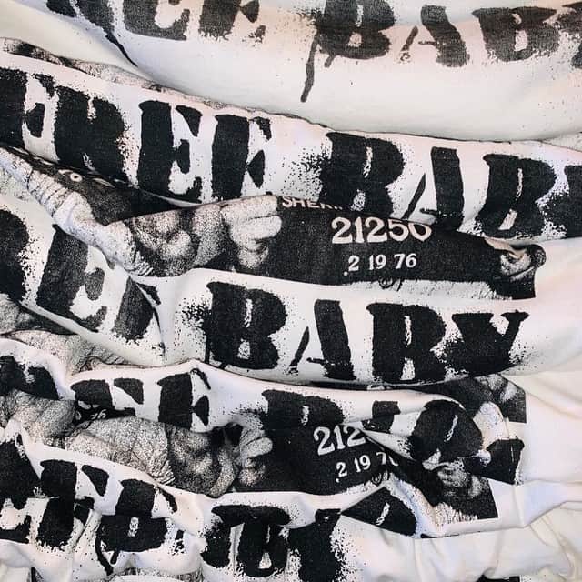 ロブ・ゾンビさんのインスタグラム写真 - (ロブ・ゾンビInstagram)「FREE BABY shirts are back in stock for limited time! Sport one to see THREE FROM HELL on opening day September 16th!!! Go to www.localboogeyman.com to order. Set her free! She ain't done nothin' to nobody. #sherimoonzombie #threefromhell #robzombie #billmoseley #richardbrake #dannytrejo #emiliorivera #freebaby #panchomoler #sidhaig #deewallace」7月4日 19時57分 - robzombieofficial