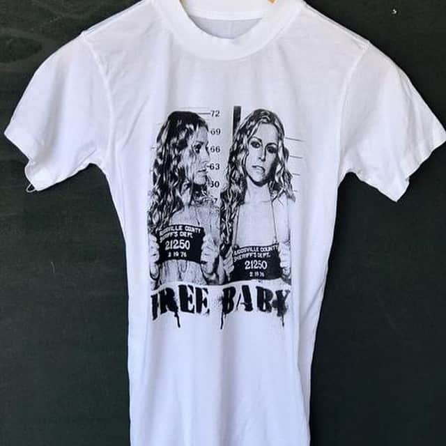 ロブ・ゾンビのインスタグラム：「FREE BABY shirts are back in stock for limited time! Sport one to see THREE FROM HELL on opening day September 16th!!! Go to www.localboogeyman.com to order. Set her free! She ain't done nothin' to nobody. #sherimoonzombie #threefromhell #robzombie #billmoseley #richardbrake #dannytrejo #emiliorivera #freebaby #panchomoler #sidhaig #deewallace」