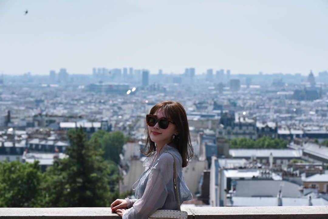 藤川沙弥のインスタグラム：「モンマルトルの丘から﻿ パリの街並みが一望できる𓂃𓂂𓅯﻿ お天気も良くて綺麗☀︎﻿ ﻿ 映画アメリ🎬の舞台にもなった場所﻿ もう一度観直したくなった𖥧𖥧﻿ ﻿ ﻿ ﻿」
