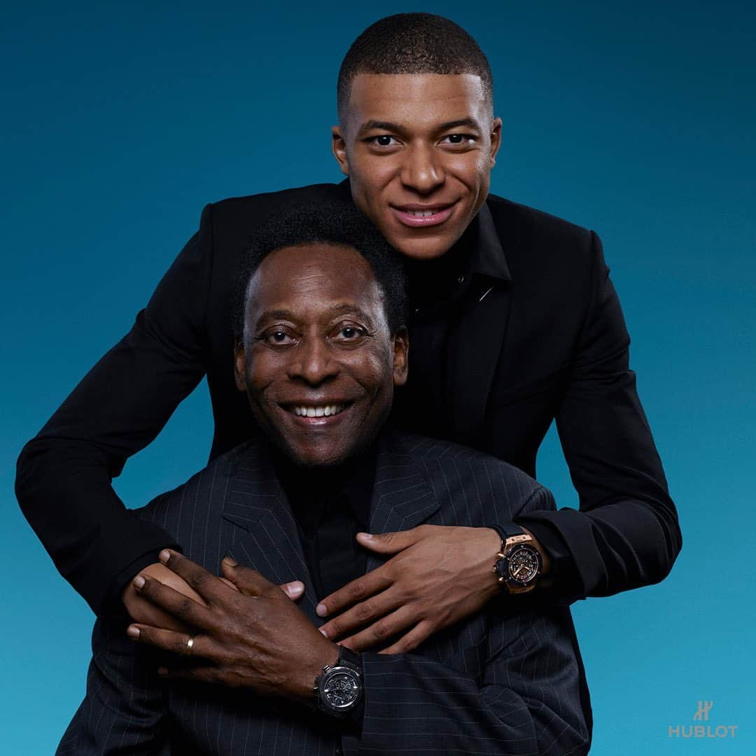 ウブロさんのインスタグラム写真 - (ウブロInstagram)「#Hublot brings together two legends, @pele, @k.mbappe, united through football, respect and love. #HublotLovesFootball」7月4日 20時18分 - hublot