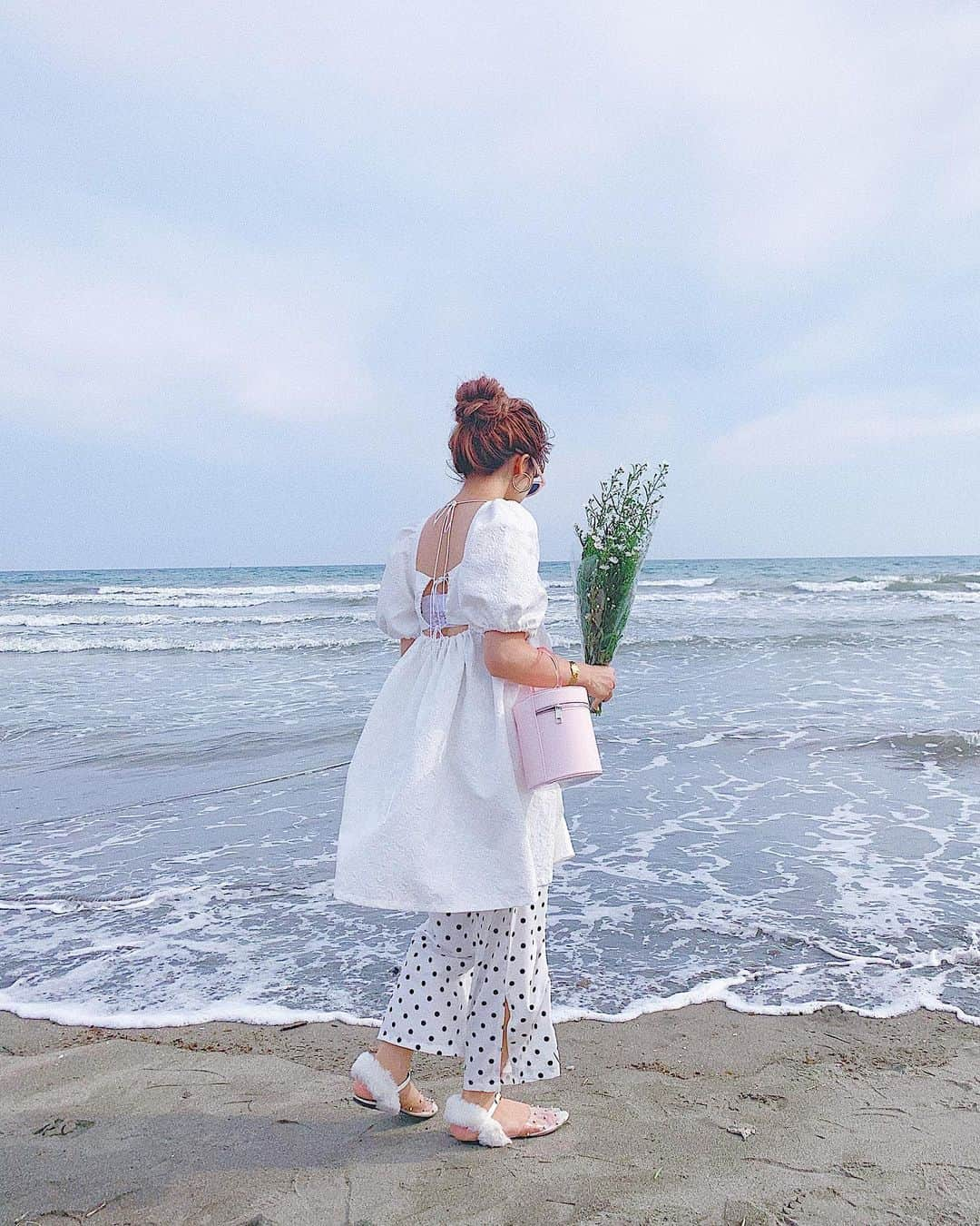 中谷愛さんのインスタグラム写真 - (中谷愛Instagram)「夕方の海辺をおさんぽ👒﻿ ﻿﻿ この時期はまだ人が少なくて落ち着く〜﻿ 夏、あと何回行けるかなあ🐚﻿ ﻿﻿ #yuigahama#yuigahamabeach ﻿﻿ #由比ヶ浜#鎌倉#鎌倉さんぽ #ai__code」7月4日 20時25分 - aixox3