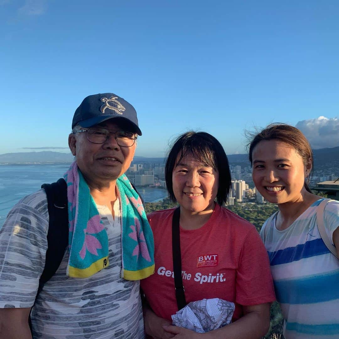 平野 早矢香さんのインスタグラム写真 - (平野 早矢香Instagram)「帰国しました✈️ ちょっと早めの夏休み🏝 約1週間楽しませてもらいました✨✨ 両親の笑顔をたくさん見ることができたので嬉しかったです‼️ 明日7月5日(金)は早速朝から番組出演です😊 テレビ朝日 グッドモーニング 6:00〜 よろしくお願いします✨  写真はまたゆっくりアップしたいと思います💕」7月4日 20時29分 - sayakahirano0324