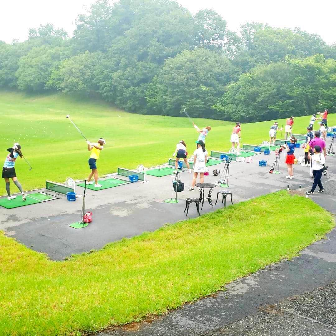 GINGERさんのインスタグラム写真 - (GINGERInstagram)「ゴルフチーム5期メンバーコースデビュー⛳️ 雨予報を見事覆し、最高のコースデビューになりました〜🏌️‍♀️ . #gingergolfteam #gingergolfteam5期生 #ルコックゴルフ #ゴルフデビューデサント #ニューエラ #アコーディアゴルフ #おおむらさきゴルフ倶楽部 #7月コースデビュー #ゴルフ女子 #女子ゴルフ #6期生近日募集 @lecoqgolf_jp」7月4日 20時34分 - ginger_magazine