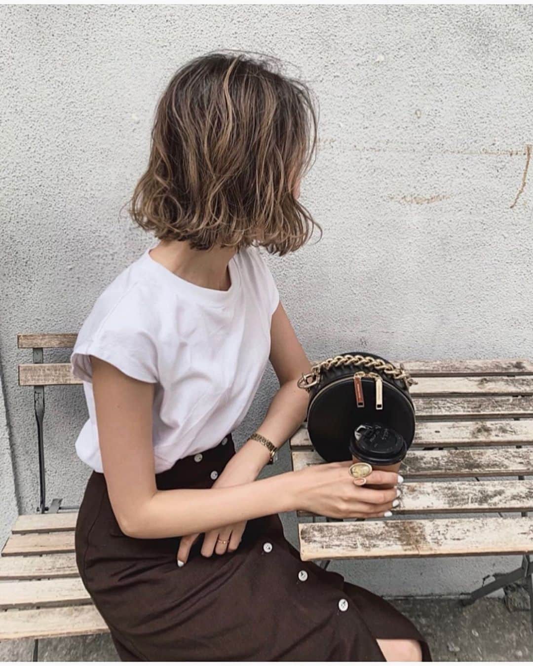 miheeさんのインスタグラム写真 - (miheeInstagram)「ootd ㅤ ㅤ 학교の前にcoffee shopへ 寄り道☕️🧡⌇ ㅤ ㅤ tops : @senseofplace_ur  skirt : @moussyofficial  bag : @adinamuse  shoes : @zara  ring : @stellarhollywood  ㅤ ㅤ  ㅤ ㅤ」7月4日 20時37分 - __mihi__