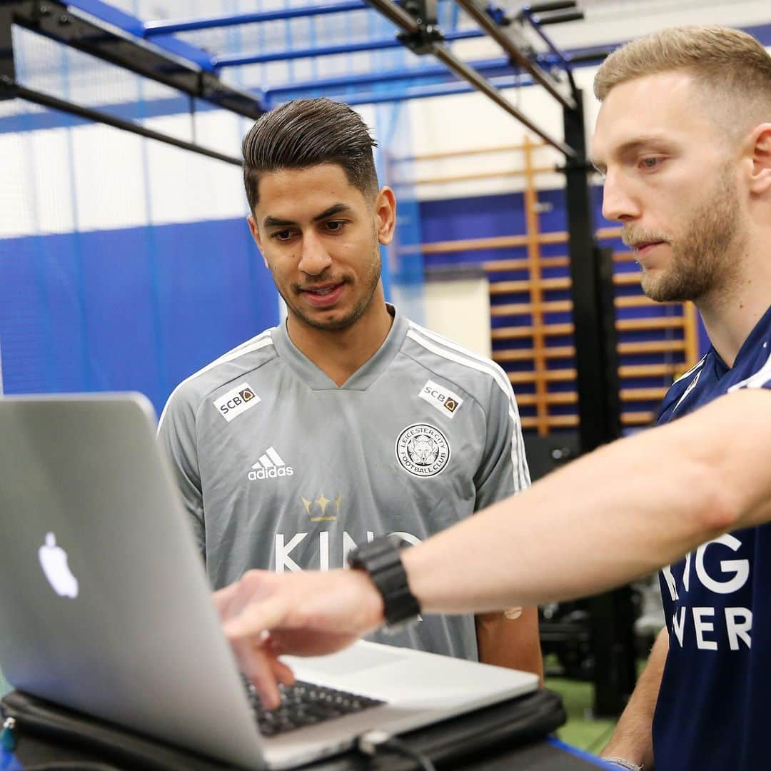 レスター・シティFCさんのインスタグラム写真 - (レスター・シティFCInstagram)「Behind the scenes at Ayoze’s Leicester City medical 🕴 . . . #HolaPérez • #lcfc」7月4日 20時39分 - lcfc