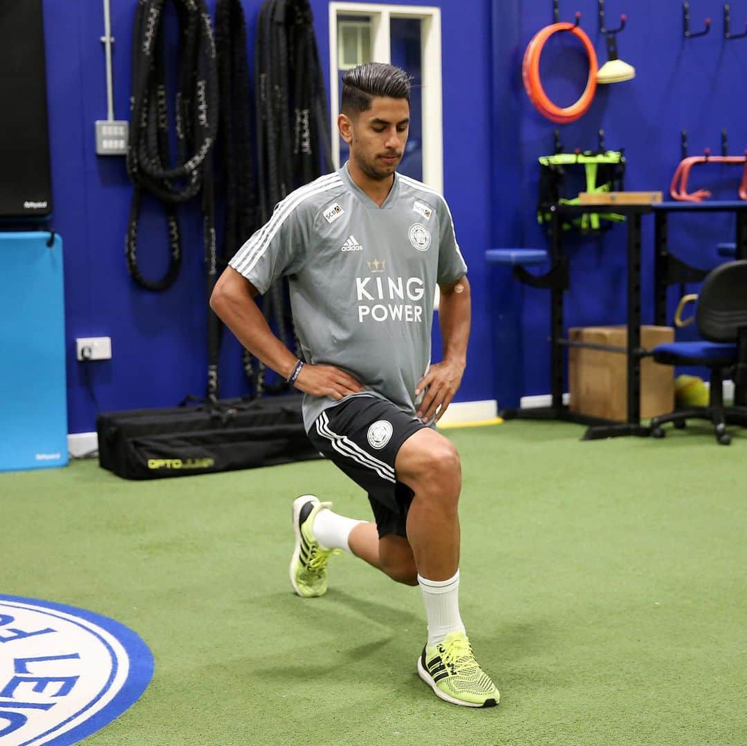 レスター・シティFCさんのインスタグラム写真 - (レスター・シティFCInstagram)「Behind the scenes at Ayoze’s Leicester City medical 🕴 . . . #HolaPérez • #lcfc」7月4日 20時39分 - lcfc