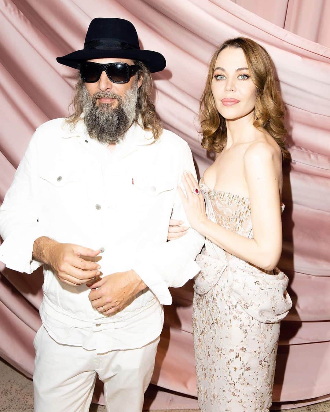 ウリヤナ・セルギエンコのインスタグラム：「Still can’t believe we made it! As a long time fan of @sebastientellier music I could not even dream about such collaboration. Tellement heureuse! 🥳 Не могу поверить, что мы сделали это! Как давний поклонник @sebastientellier, я могла только мечтать о совместной работе. Tellement heureuse! 🥳」