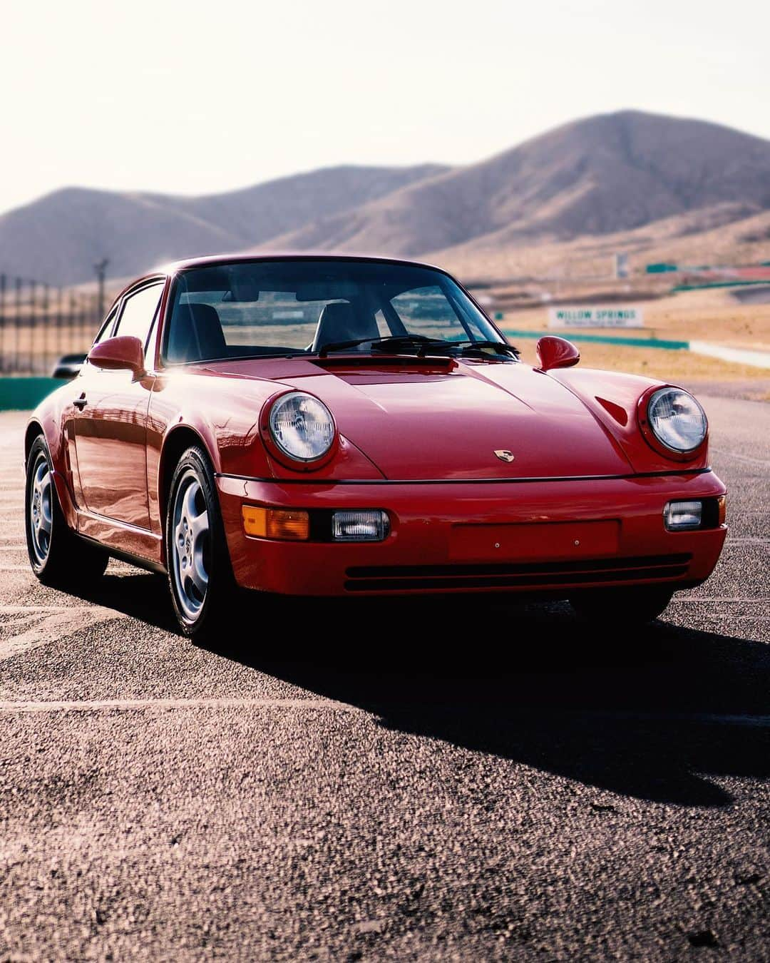 Porscheさんのインスタグラム写真 - (PorscheInstagram)「The #PorscheTop5 is back! We’d like to celebrate the American Independence Day with a bonus episode: Porsche works driver Patrick Long (@plmotorsport) takes you on a journey through some of the most iconic American models from Porsche. #Porsche」7月4日 20時50分 - porsche