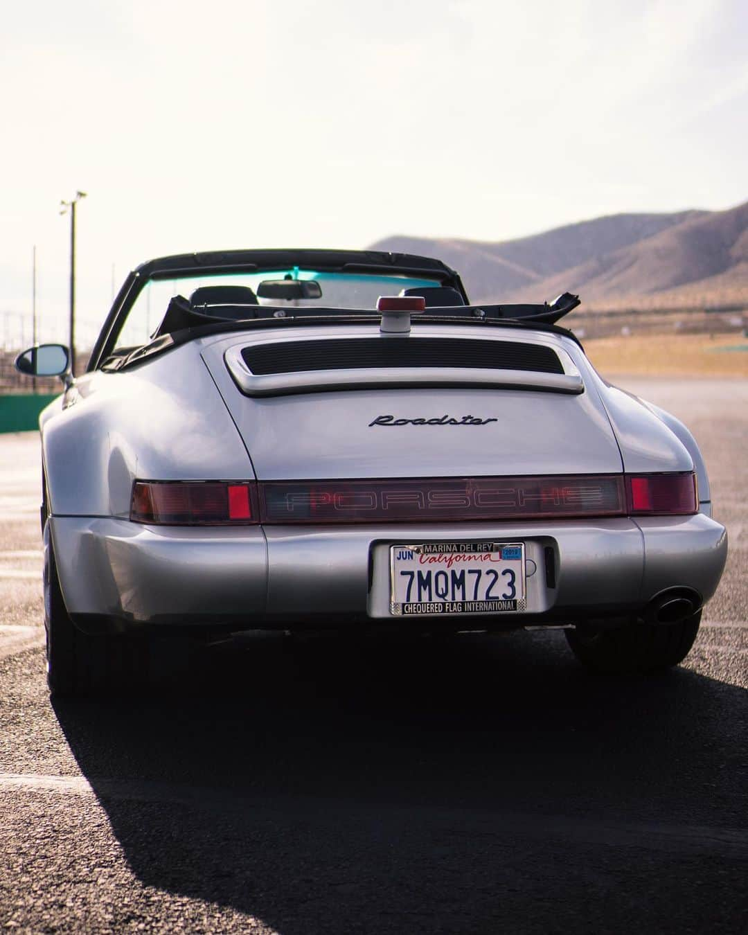 Porscheさんのインスタグラム写真 - (PorscheInstagram)「The #PorscheTop5 is back! We’d like to celebrate the American Independence Day with a bonus episode: Porsche works driver Patrick Long (@plmotorsport) takes you on a journey through some of the most iconic American models from Porsche. #Porsche」7月4日 20時50分 - porsche