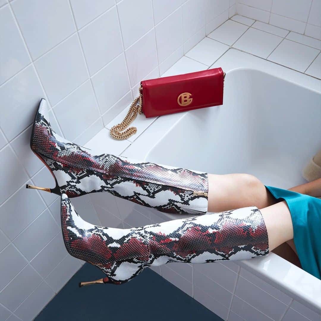 バルディニーニさんのインスタグラム写真 - (バルディニーニInstagram)「Splash into the new python mood! These boots are incredibily feminine and chic.  #Baldinini #shoesmyway #italianattitude #madeinitaly #urban #ootd #urbanstyle」7月4日 21時02分 - baldininiofficial