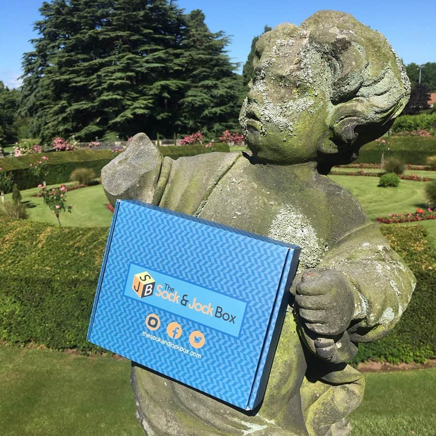 ブライオニー・ペイジさんのインスタグラム写真 - (ブライオニー・ペイジInstagram)「Here’s a Cheeky Cherub trying to steal my @thesockandjockbox from me!! 👼🏼 A new design is available every month, so I’m silly excited for all my lad friends to soon have matching boxers to my super soft socks 😂🥳 ! Perfect for gifts too! www.thesockandjockbox.com @thesockandjockbox  Loved my first box this month! #starynight  PS - that last image though 🤦🏼‍♀️😂🤪#anythingforthegram #behindthescenes #failedphotoshoot」7月4日 20時56分 - bryony_page