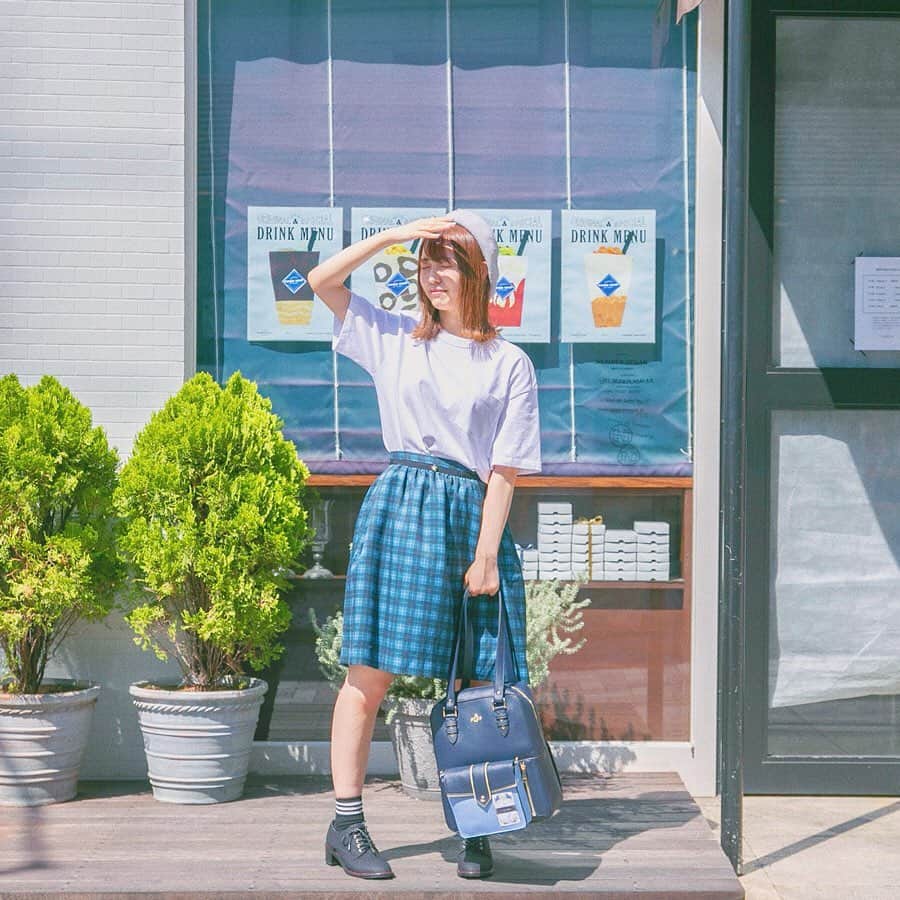 SuperGroupiesのインスタグラム：「＼フォロー&いいねで／﻿ Legendersの財布をプレゼント🎁  毎週木曜日は #スパグルプレゼント の日💕 今週のプレゼントアイテムは?!👇🏼 ⠀⠀⠀⠀⠀⠀⠀ 『アイドルマスター SideM』とのコラボ、 Legendersモデルの長財布です👛  応募方法などの詳細は下からCheckしてね✅ ⠀⠀⠀⠀⠀⠀⠀ ⠀⠀⠀⠀⠀⠀⠀ #スパグルぴかちゃん の今日のコーデ👗💙 ⠀⠀⠀⠀⠀⠀⠀ リュックと合わせた同色コーデでお出かけ💨 ⠀⠀⠀⠀⠀⠀⠀ トップスはシンプルな白をチョイスすることで、 ブルーの色味がより映えるように😆✨ ⠀⠀⠀⠀⠀⠀⠀ ⠀⠀⠀⠀⠀⠀⠀ 大人可愛い今日のコーデに登場した スパグルアイテムは?! こちら👇 ──────────────────────﻿ ⚙️Today’s Item⚙️ THE IDOLM@STER #SideM Collaboration series Legenders model #bag / ￥12,800 +tax ※数量限定販売中です。 Only a limited amount available now! ──────────────────────﻿ ⠀ ⠀⠀ ⠀⠀ リュックとハンドでも使えてとっても便利✨ 暑くなった日はハンド🙌にして、印象を変えて楽しんで🎶 ⠀⠀⠀⠀⠀⠀⠀⠀⠀⠀⠀⠀⠀⠀ ⠀⠀⠀⠀⠀⠀⠀ ⠀⠀⠀⠀⠀ ここで… 新プレゼントキャンペーンのお知らせです💁‍♀️🗯️ ⠀⠀ ⠀⠀⠀⠀⠀⠀⠀ 応募条件を満たした方の中から抽選で、﻿ 【1名様】にこちらのアイテムをプレゼント🎉﻿ ＝＝＝＝＝＝＝＝＝＝＝＝＝＝＝＝＝＝＝＝＝＝＝﻿ 🎁プレゼント商品🎁﻿ 『アイドルマスター SideM』 #Legenders モデル 長財布 ＝＝＝＝＝＝＝＝＝＝＝＝＝＝＝＝＝＝＝＝＝＝＝﻿ ⠀⠀⠀⠀⠀⠀⠀ ⠀⠀⠀⠀⠀⠀⠀ ⠀⠀⠀⠀⠀⠀⠀ 下記の詳細をチェックして、 #idolmaster #SideM コラボアイテムを当てよう💓 ＝＝＝＝＝＝＝＝＝＝＝＝＝＝＝＝＝＝＝＝＝＝＝﻿ 🎁キャンペーン期間🎁 7/4（木）〜7/10（水）23時59分まで﻿﻿ ⠀⠀⠀⠀⠀ ⠀⠀⠀⠀⠀ 🎁応募方法🎁 カンタン2ステップで応募できます！ ─────────────────────﻿ 1️⃣SuperGroupies 公式アカウント（ @supergroupies ）をフォロー﻿ 2️⃣この投稿を「いいね！」 ─────────────────────﻿ 📍「いいね！」する対象投稿はこの投稿を含め3つ！ 📍3つ全部に「いいね！」をすると当選確率がアップ！ ⠀⠀⠀⠀⠀⠀⠀ ⠀⠀⠀⠀⠀⠀⠀ 🎁注意事項🎁 📍当選者には7月31日(水)までに当店のアカウントからDMをお送りします。 📍当選商品の発送は日本国内に限らせていただきます。﻿ 📍当選した方はこちらのアカウント・ライブ配信にて紹介させていただく場合がございますので、予めご了承ください。﻿ ⠀⠀⠀⠀⠀⠀⠀ ＝＝＝＝＝＝＝＝＝＝＝＝＝＝＝＝＝＝＝＝＝＝＝﻿ ⠀⠀⠀⠀⠀⠀⠀ ⠀⠀⠀⠀⠀⠀⠀ ご応募は7月10日（水）まで！⠀ たくさんの「いいね！」お待ちしております👏﻿ ⠀⠀⠀⠀⠀ ⠀⠀⠀⠀⠀ ご質問等ございましたらコメント欄にて承ります🎀﻿ ⠀ ⠀⠀⠀⠀⠀⠀⠀ ⠀⠀⠀⠀⠀⠀⠀ ⠀⠀⠀ ⠀⠀⠀⠀⠀⠀⠀ ⠀⠀⠀⠀⠀⠀⠀ #supergroupies #anime #japaneseanime #スーパーグルーピーズ #アニメ #アニメコラボ #コラボグッズ #ファッションにアニメを #アニメグッズ #アイドルマスター #アイマス #Mマス #葛之葉雨彦 #北村想楽 #古論クリス #idolmastersidem #2waybag #リュックコーデ #チェックスカート#スカートコーデ #プレゼントキャンペーン」
