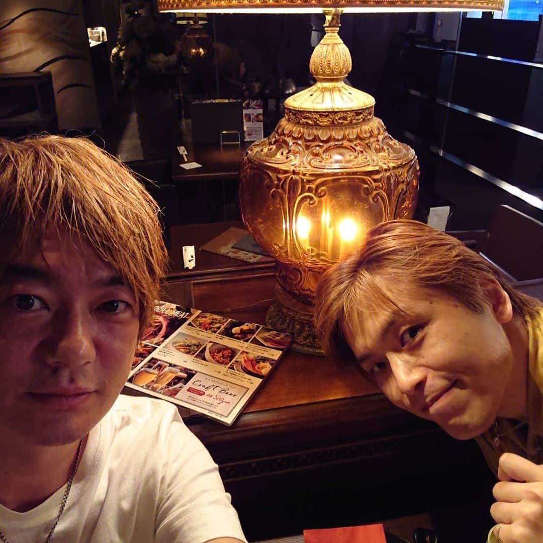 ただすけのインスタグラム：「‪#モリミュ に誘ってくれた古川さんと、仲良く飲んでます。‬ ‪１０年来の友達で、色々なことがやっと実現して嬉しいです。‬ ‪これからも一緒に色々な展開出来たら良いなぁ。‬」