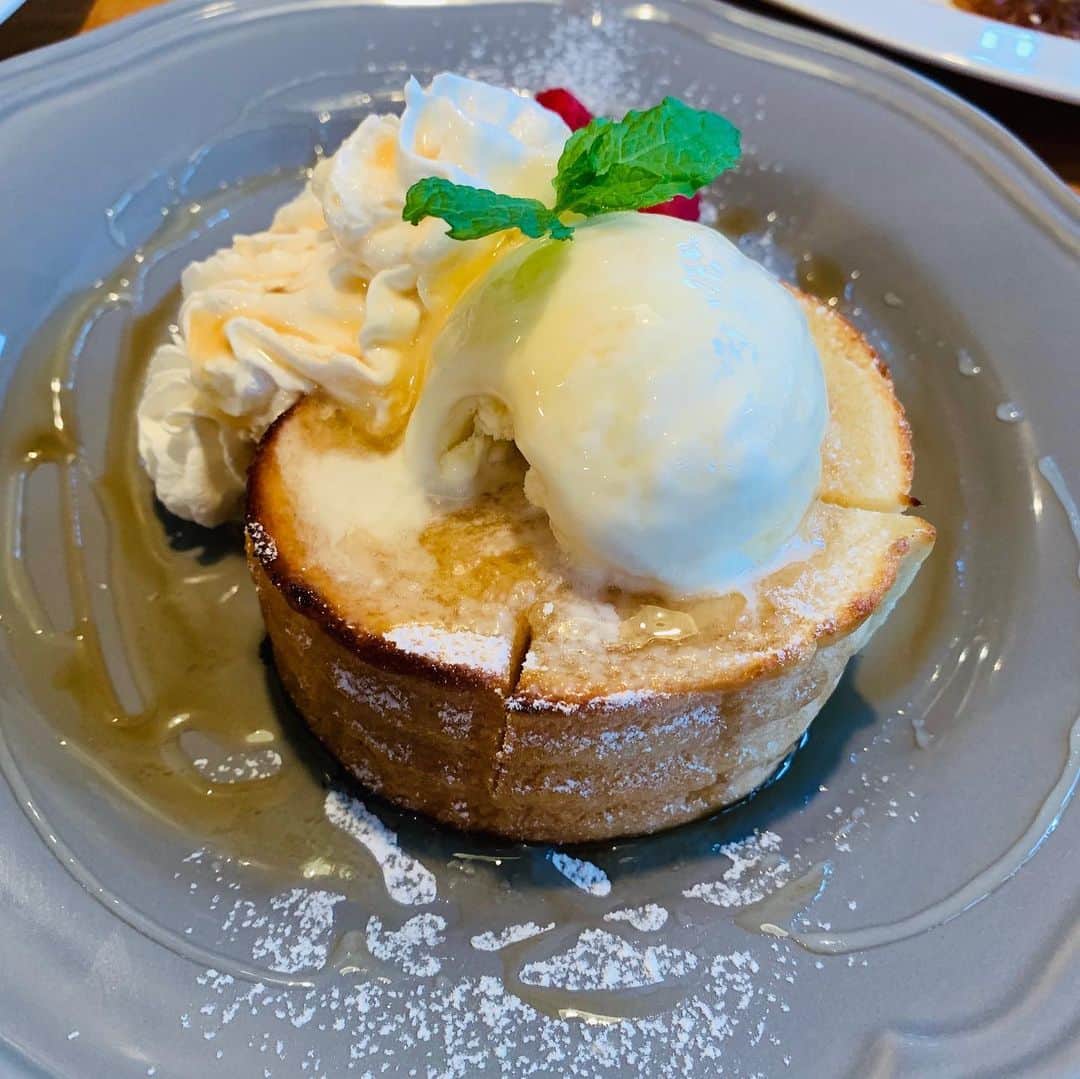 サトウヒロコさんのインスタグラム写真 - (サトウヒロコInstagram)「☕️ おもちゃのまちcafe TERRASTで打ち合わせ。 中学の時の先輩のお店です。 ・ サービスでパンケーキ出してくれた🥞 おしゃんで美味しくてパイセンまじすげっす！ ・ #サトウヒロコ #HirokoSato #TERRAST #おもちゃのまち #cafe #獨協医科大学前 #いんすたばえ  #タピオカ #栃木タピオカ #パンケーキ #like4like #followme #instagood」7月4日 21時15分 - satohiroko1208