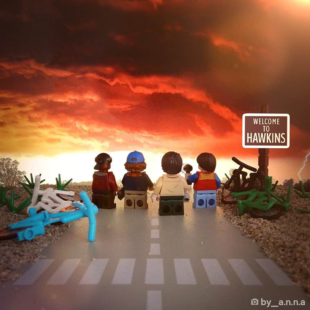 LEGOさんのインスタグラム写真 - (LEGOInstagram)「I just feel whole, like a piece of me was missing, and now, it’s not... Ready to binge? 🍿🤩 #StrangerThings #Season3 📸 credit to @by_a.n.n.a & @harri.hawk」7月4日 21時17分 - lego