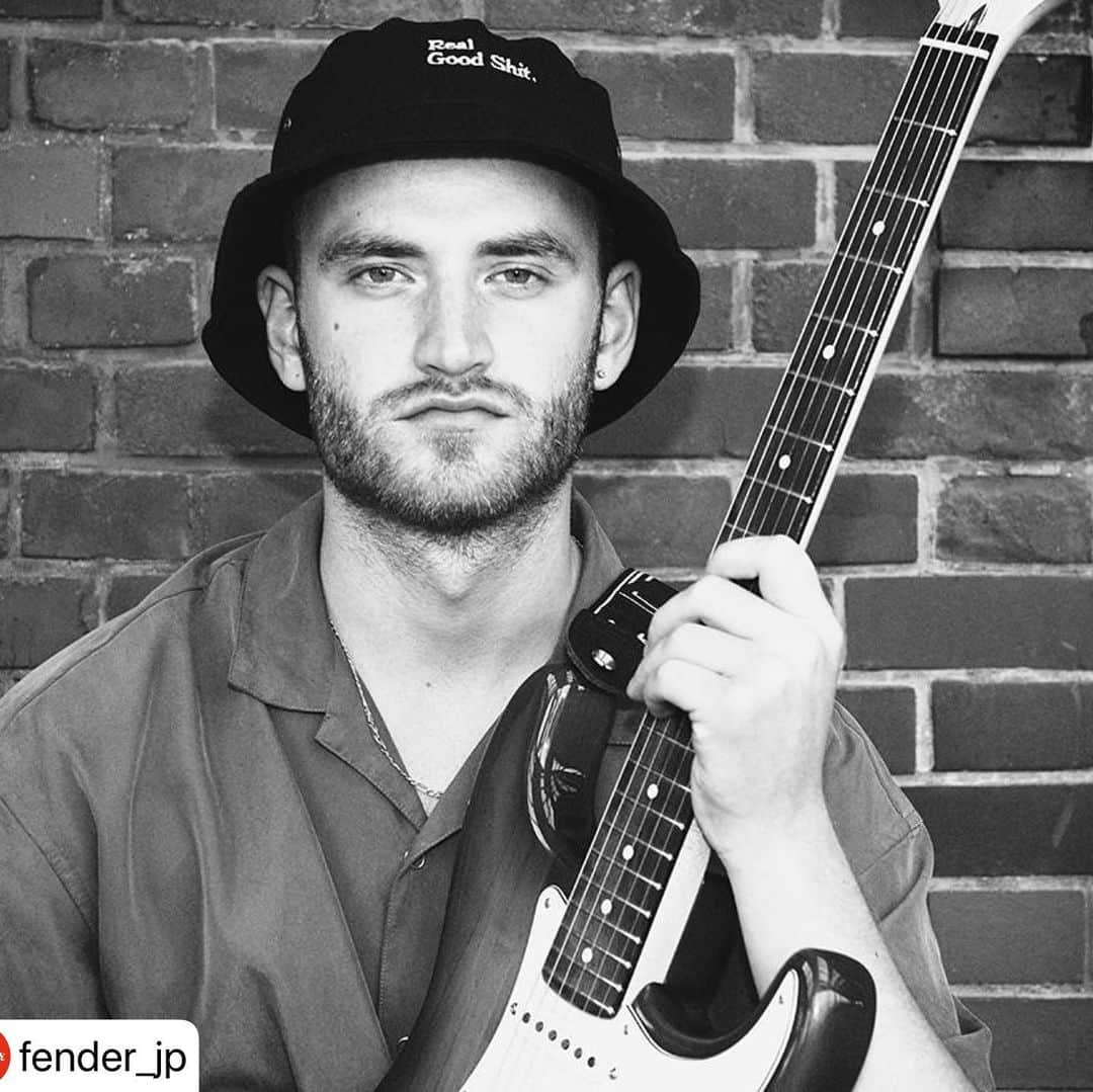 中野敬久さんのインスタグラム写真 - (中野敬久Instagram)「#repost @fender_jp ・・・ #FenderNews : 音楽や広告など幅広く活躍するフォトグラファー中野敬久がアーティストとフェンダーの距離感を撮影、キュレーションする写真によるセッションコンテンツ #LIFEwithFender : Vol.21 Tom Misch 詳しくはプロフィールのリンクから。 . . . #TomMisch #トムミッシュ」7月4日 21時20分 - hirohisanakano