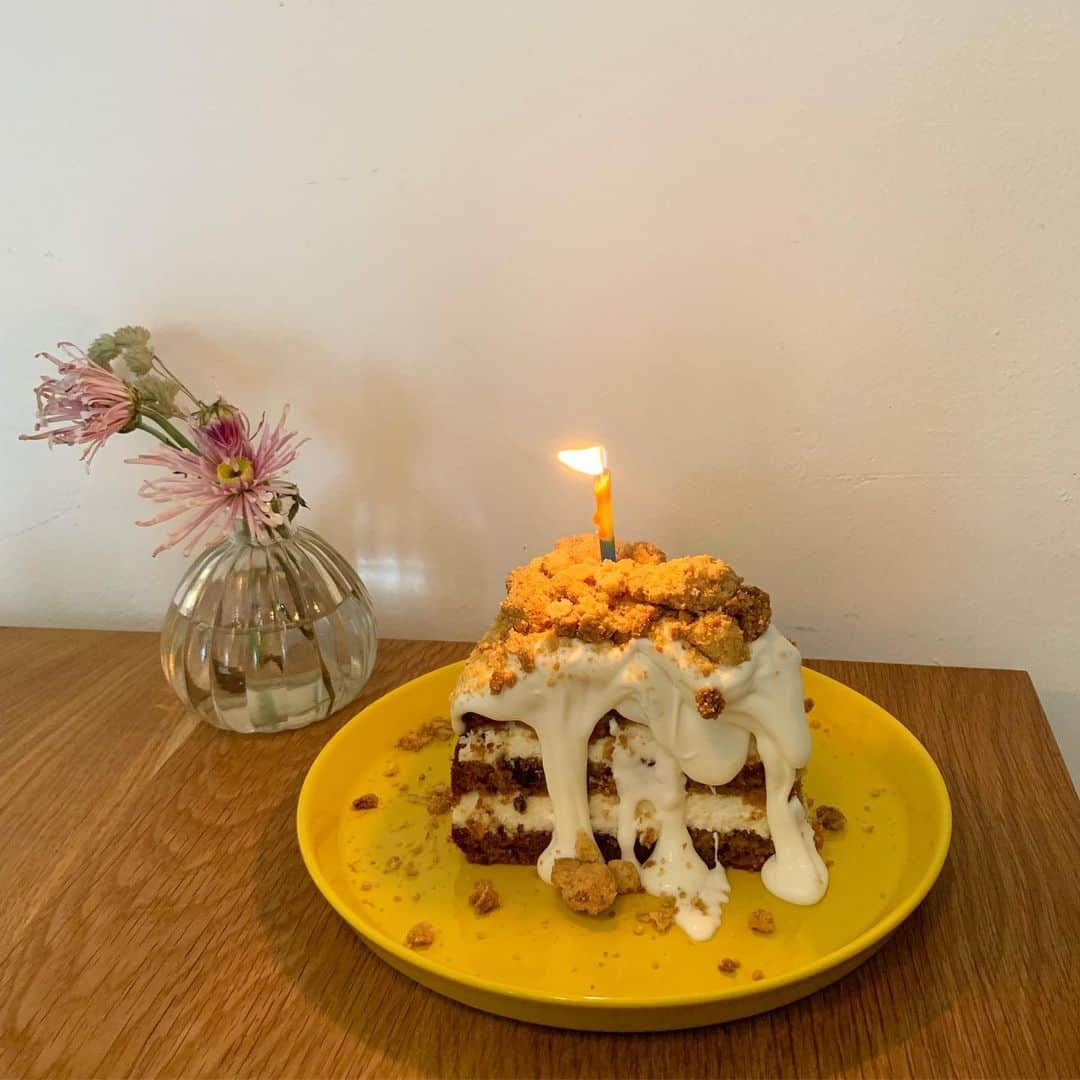 ミンヒ のインスタグラム：「울 혜송이가 만든 서즤언니 생일케이쿠🍰」