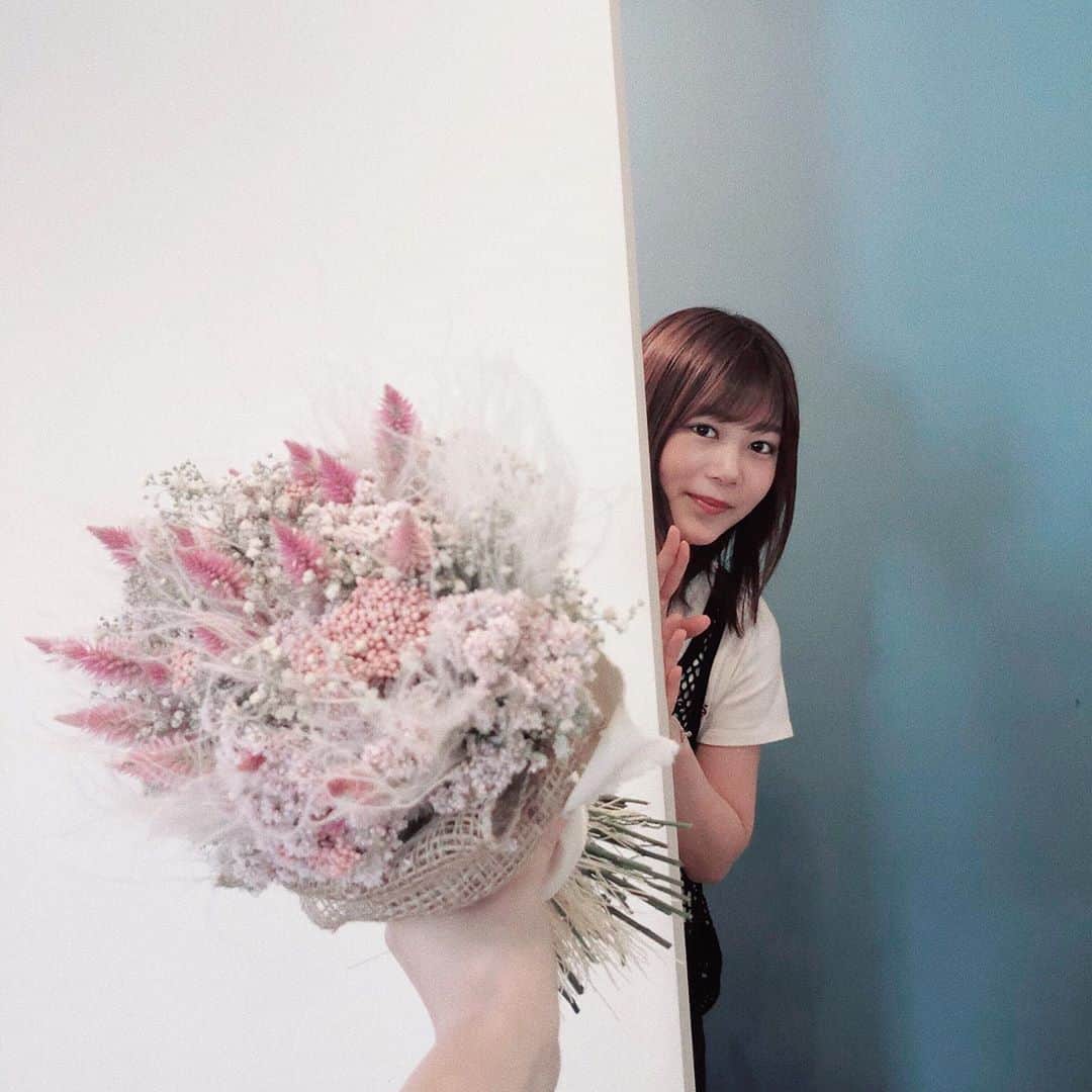 岡本夏美さんのインスタグラム写真 - (岡本夏美Instagram)「おぜきっちゃんも 可愛いお花をプレゼントしてくれた あぁかわいい 大切なお友達」7月4日 21時24分 - okamoto_natsumi