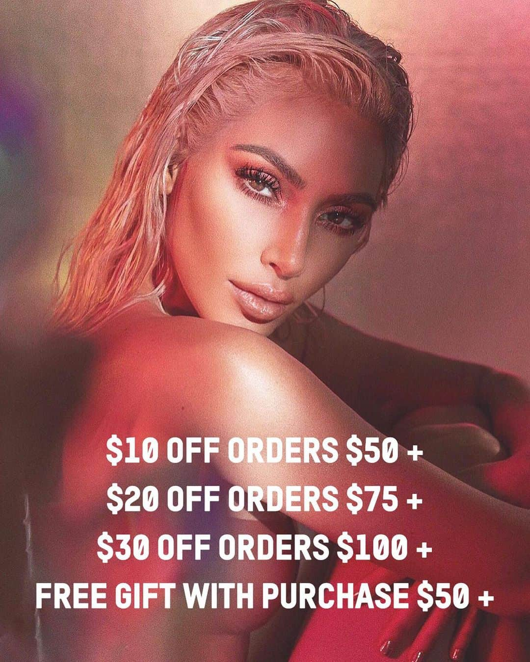 クリス・ジェンナーさんのインスタグラム写真 - (クリス・ジェンナーInstagram)「Shop @kimkardashian’s @kkwbeauty #FourthofJuly sale now!! KKWBEAUTY.COM #IndependenceDay 🇺🇸」7月4日 21時31分 - krisjenner