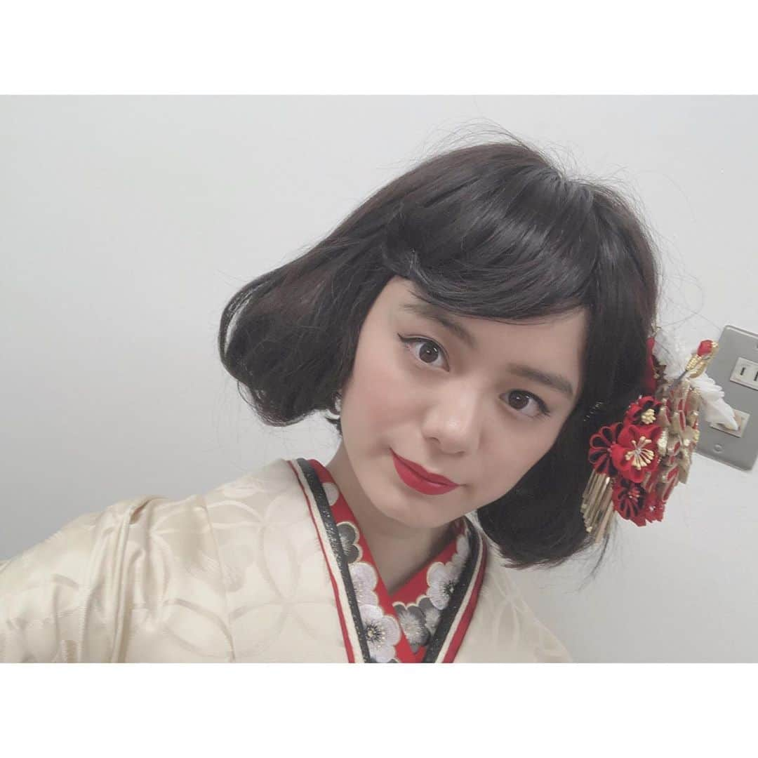 紺野彩夏さんのインスタグラム写真 - (紺野彩夏Instagram)「今年も、三松さんのパンフレットに出させて頂いてます〜！ 可愛い振袖たくさん着たので、探してみてね🙆‍♀️ #三松 #しゃら」7月4日 21時32分 - ayaka_konno_official