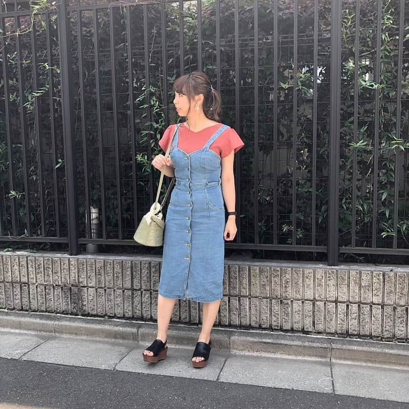 EDIST. CLOSET さんのインスタグラム写真 - (EDIST. CLOSET Instagram)「本日のブログはエディクロスタッフ藤本(ななちゃん)H160が更新‼️﻿ 夏気分を盛り上げてくれるカラートップスのご紹介です☺︎﻿ ▶︎ https://ameblo.jp/edist-closet/entry-12489709014.html﻿ ★プロフィール欄→公式サイトからもリンクします﻿ ﻿ ﻿ ﻿ ﻿ tops  #EDISTCLOSET﻿ ウイングスリーブVネックブラウス﻿ (Bセット／カスタムセット)﻿ 🛒webストア ¥8300(税別)﻿ ﻿ ﻿ onepiece #DHOLIC﻿ ﻿ ﻿  bag  EDIST.CLOSET﻿ (カスタムセット)﻿ 🛒webストア ¥8800(税別)﻿ ﻿ ﻿ ﻿ ﻿ ﻿ ﻿ ﻿ ﻿ ﻿ #ななちゃんコーデ #20代コーデ #韓国通販 #プチプラコーデ #プチプラミックス﻿ #舞台俳優好きさんと繋がりたい  #edistcloset#エディストクローゼット#エディクロ#エディクロ好きな人と繋がりたい#ファッションレンタル#着回し#オフィスコーデ #通勤コーデ#通勤服#お仕事コーデ#オフィスカジュアル#オフィスコーデ#体型カバー #シンプルコーデ ﻿ #おしゃれさんと繋がりたい#OLコーデ #仕事復帰#シンプルコーデ#今日のコーデ#アラフォーママコーデ#アラサーコーデ」7月4日 21時45分 - edist.closet