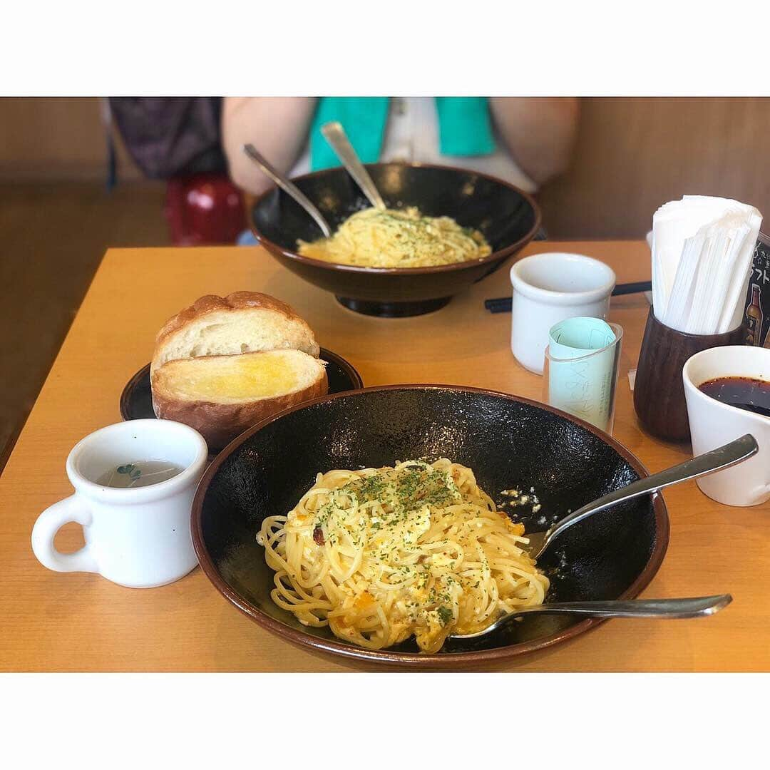 足立沙織さんのインスタグラム写真 - (足立沙織Instagram)「. 開店10分前に行っても十何人も並んでる人気店🥺 . 有名なぺぺたまやっと食べれた、んもう唸ったよ、、美味しすぎた！ まだまだ沢山種類あったから、今度はウニのクリームパスタを食べに行こうと思う❤︎ . . . . . . . #らるきい#ぺぺたま#福岡ごはん#福岡#福岡ランチ#福岡グルメ#ランチ巡り#カフェスタグラム#福岡カフェ#赤坂#赤坂ランチ#福岡カフェ巡り#パスタランチ#有名店#福岡ご飯#飯テロ#いいね返し#후쿠오카#후쿠오카여행#후쿠오카맛집」7月4日 21時41分 - sao_ri_17