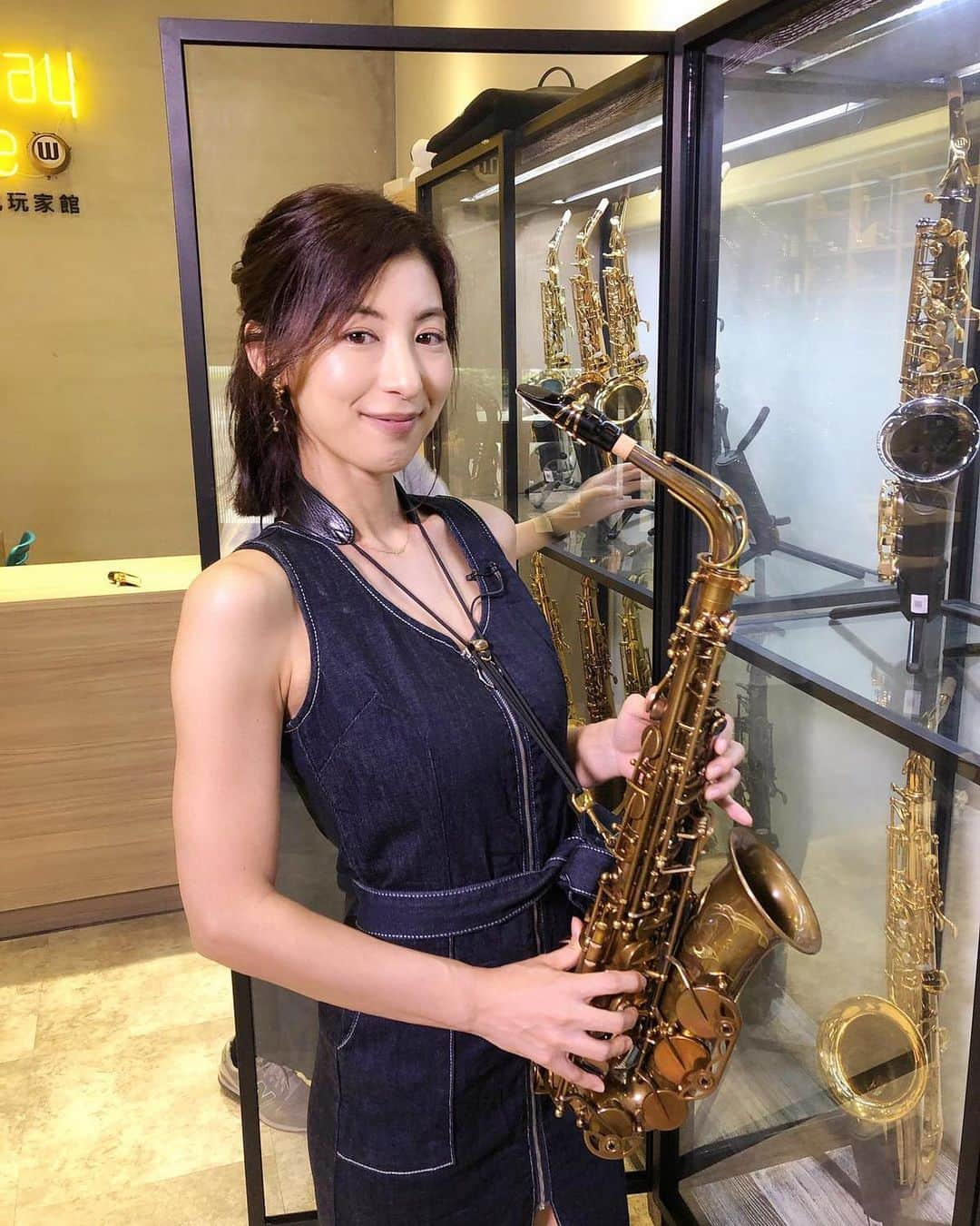 大久保麻梨子さんのインスタグラム写真 - (大久保麻梨子Instagram)「Swing girl 🎷 台湾は管楽器の生産も盛んで、世界輸出量第3位なんだそう‼️まだまだ知らない台湾再発見でした😃  台灣是薩克斯風出口數量居然世界第三位✨✨ 好開心能越來越了解台灣  #台湾 #サックス #音樂 #樂器 #薩克斯風 #サックスフォン　#スウィングガールズ #吹奏楽　#吹奏楽部　#管楽器 #台湾名産 #saxophone #saxophoneplayer #saxophonelife #saxophoneworld #saxophoneplayers #saxophonelessons #saxophones #saxophone🎷」7月4日 21時47分 - marilog0907