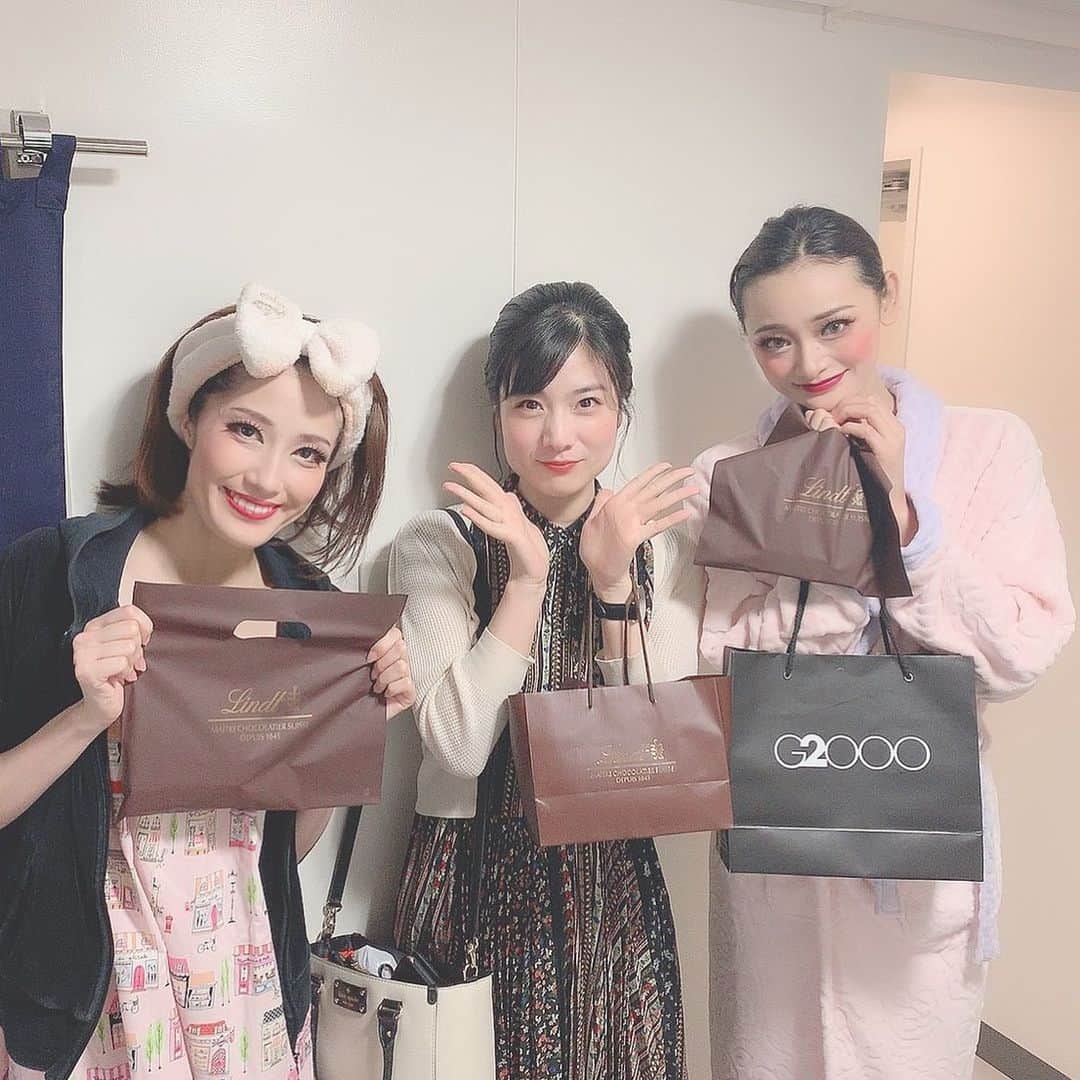 逢月あかりさんのインスタグラム写真 - (逢月あかりInstagram)「同期が3人も出演していたエリザベート❣️ . . しおりもみっちも素敵すぎでした🌟💕 . もう一回観たい〜〜✨ . #エリザベート #帝国劇場 #彩花まり#美麗 #逢月あかり #宝塚og」7月4日 21時47分 - akari.ouzuki