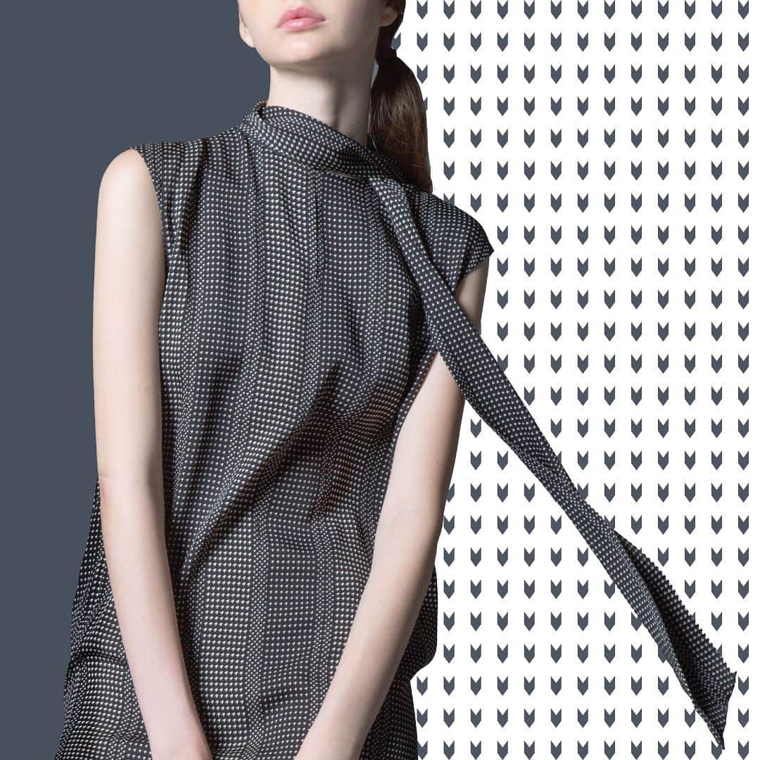 ANTEPRIMAさんのインスタグラム写真 - (ANTEPRIMAInstagram)「A gauzy piece to look chic. Crafted in both plain and houndstooth print, our Seta Print collection mixes breezy silk and elastane to exude carefree and feminine flair with an elegant twist.  #anteprima #FW19 #SetaPrint #FallWinter2019 #look #lookoftheday #dress #houndstooth #trend #cool #breezy #fashion #style #photo #ootd #elegance #luxury #italian #instafashion #fashiondesign #readytowear #womenswear #アンテプリマ #패션」7月4日 21時59分 - anteprimaofficial