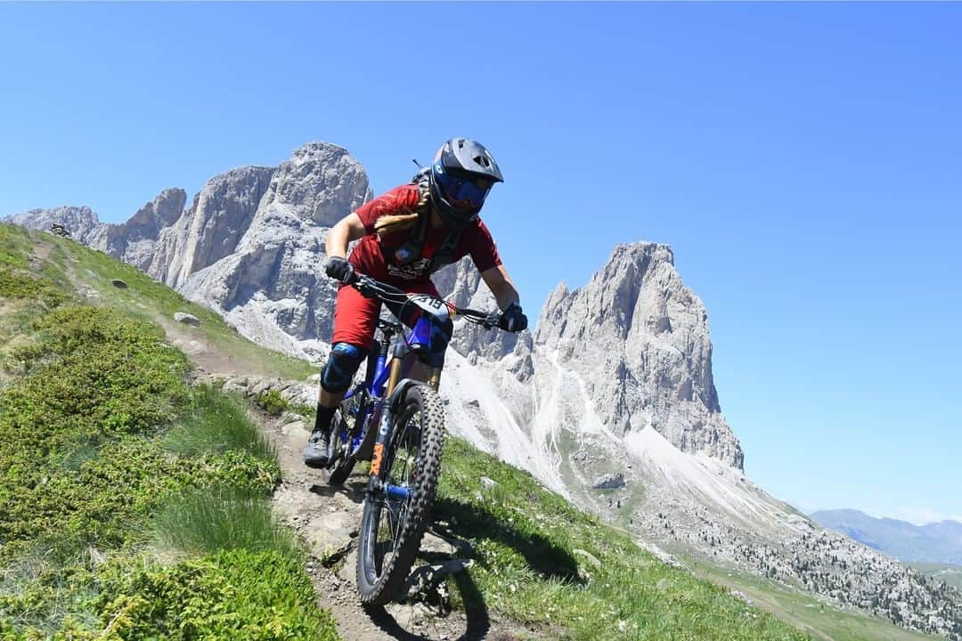 Fuji Bikesさんのインスタグラム写真 - (Fuji BikesInstagram)「Fuji Enduro superstar Amy Morrison continues her EWS campaign in Les Orres, the Hautes-Alpes region of South France July 6th & 7th.  Look for huge alpine descents and views for days. 😎  @insamymo  #fujibikes #fujiauriclt #morefunonafuji」7月4日 22時02分 - fujibikes