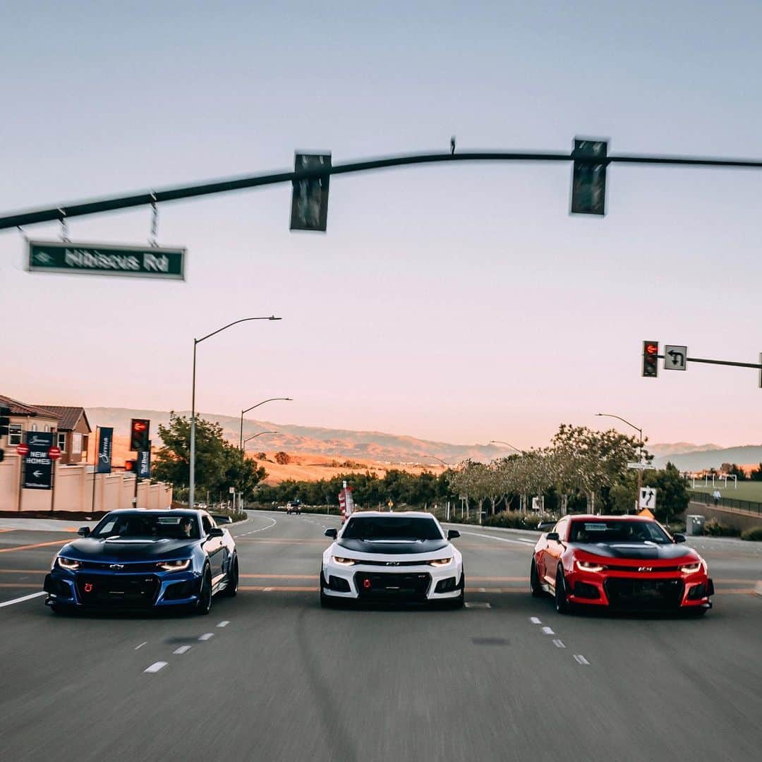 CARLiFESTYLEさんのインスタグラム写真 - (CARLiFESTYLEInstagram)「Happy 4th of July! 🇺🇸 Which color for you? Photo by @summit.ss #carlifestyle」7月4日 22時11分 - carlifestyle