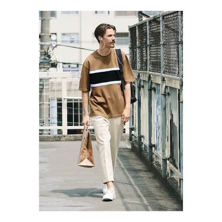 GU TAIWANさんのインスタグラム写真 - (GU TAIWANInstagram)「New Color New Fit✨ 剪裁與色系都更加Level Up的仲夏新色系列， 褲長、合身度 與舒適度大大提升的全新新剪裁九分褲， 與染上初秋顏色的仲夏單品， 帶著新的色彩度過夏日時光吧！😎 ——————————— ☑︎ #羅馬布色塊圓領T恤 ☑︎ #卡其寬鬆窄管九分褲 ——————————— #AnklePant #九分褲 #T恤 #Tshirt  #GU #GUTaiwan #YOURFREEDOM #自由煥然一新 #OOTDMEN #GUSTYLE #穿搭 #穿搭分享 #穿搭日常」7月4日 22時20分 - gu_taiwan