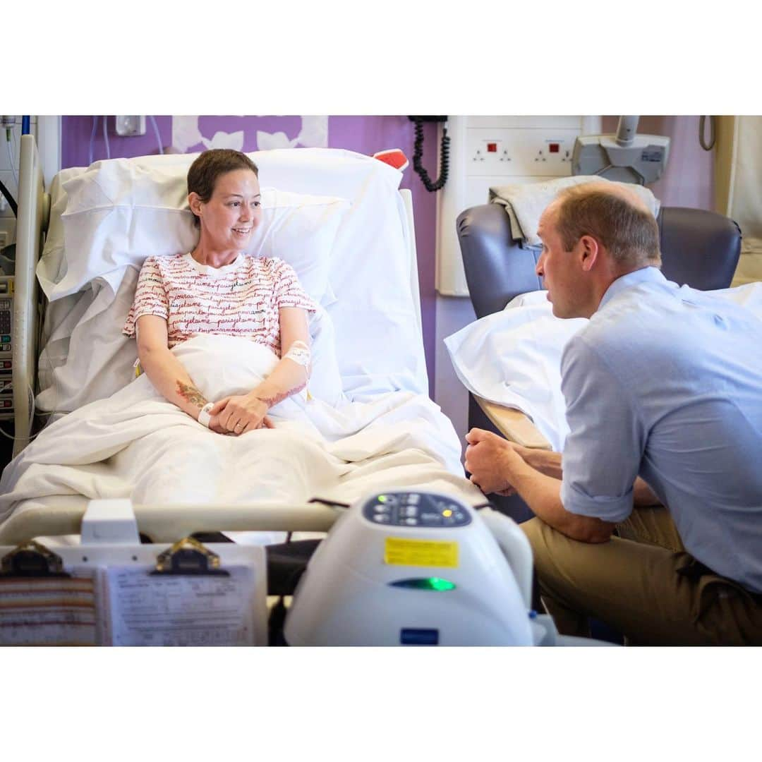 ウィリアム（ケンブリッジ公）さんのインスタグラム写真 - (ウィリアム（ケンブリッジ公）Instagram)「The Duke of Cambridge, President of The Royal Marsden NHS Foundation Trust, visited The Royal Marsden in Chelsea to learn about the psychological support being offered to staff, patients and their families.  The Royal Marsden opened its doors in 1851 as the world’s first hospital dedicated to cancer diagnosis, treatment, research and education. Now, it is the largest and most comprehensive cancer centre in Europe, treating and seeing over 50,000 NHS and private patients every year. Read below and swipe to see the stories of some of those that he met:  2. Meeting Aly, Matron at the Bud Flanagan Unit. At end of 2017 Aly took time off work with stress, compassion fatigue and depression. Aly said: It was a very upsetting and difficult time, but with the support of my family, GP and The Royal Marsden team, I not only got through it, I came back stronger than ever.  3. With Julie, who was diagnosed with throat cancer in 2014. Following treatment and remission, the cancer came back in 2018 and she received robotic surgery at The Royal Marsden. Julie received psychological support to deal with her relapse and treatment impact, together with speech and language therapy to get her speech and eating back to a ‘new’ normal.  4/5/6. Visiting the Ellis Ward, which specialises in the care of female patients undergoing investigations and treatments for breast, gynaecological, urological and gastrointestinal cancers.  7/8. In January this year, The Royal Marsden announced the sudden death of Professor Martin Gore, who was their Medical Director for 10 years and a Trustee of The Royal Marsden Cancer Charity. The Duke met Professor Gore’s widow, Pauline Gore, and some of his closest colleagues.  9/10. The staff of the Royal Marsden work tirelessly to continue to make a national and global contribution to cancer research and treatment, so that more people are cured and quality of life is improved for those living with cancer. The Duke met staff to thank them for their incredible work. 📷 Kensington Palace  @royalmarsden #RoyalMarsden」7月4日 22時19分 - princeandprincessofwales