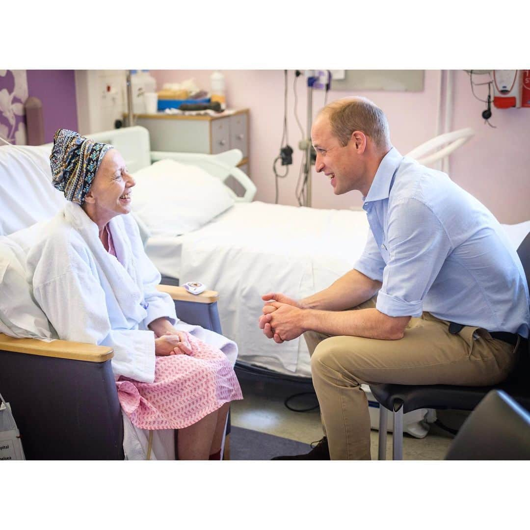 ウィリアム（ケンブリッジ公）さんのインスタグラム写真 - (ウィリアム（ケンブリッジ公）Instagram)「The Duke of Cambridge, President of The Royal Marsden NHS Foundation Trust, visited The Royal Marsden in Chelsea to learn about the psychological support being offered to staff, patients and their families.  The Royal Marsden opened its doors in 1851 as the world’s first hospital dedicated to cancer diagnosis, treatment, research and education. Now, it is the largest and most comprehensive cancer centre in Europe, treating and seeing over 50,000 NHS and private patients every year. Read below and swipe to see the stories of some of those that he met:  2. Meeting Aly, Matron at the Bud Flanagan Unit. At end of 2017 Aly took time off work with stress, compassion fatigue and depression. Aly said: It was a very upsetting and difficult time, but with the support of my family, GP and The Royal Marsden team, I not only got through it, I came back stronger than ever.  3. With Julie, who was diagnosed with throat cancer in 2014. Following treatment and remission, the cancer came back in 2018 and she received robotic surgery at The Royal Marsden. Julie received psychological support to deal with her relapse and treatment impact, together with speech and language therapy to get her speech and eating back to a ‘new’ normal.  4/5/6. Visiting the Ellis Ward, which specialises in the care of female patients undergoing investigations and treatments for breast, gynaecological, urological and gastrointestinal cancers.  7/8. In January this year, The Royal Marsden announced the sudden death of Professor Martin Gore, who was their Medical Director for 10 years and a Trustee of The Royal Marsden Cancer Charity. The Duke met Professor Gore’s widow, Pauline Gore, and some of his closest colleagues.  9/10. The staff of the Royal Marsden work tirelessly to continue to make a national and global contribution to cancer research and treatment, so that more people are cured and quality of life is improved for those living with cancer. The Duke met staff to thank them for their incredible work. 📷 Kensington Palace  @royalmarsden #RoyalMarsden」7月4日 22時19分 - princeandprincessofwales