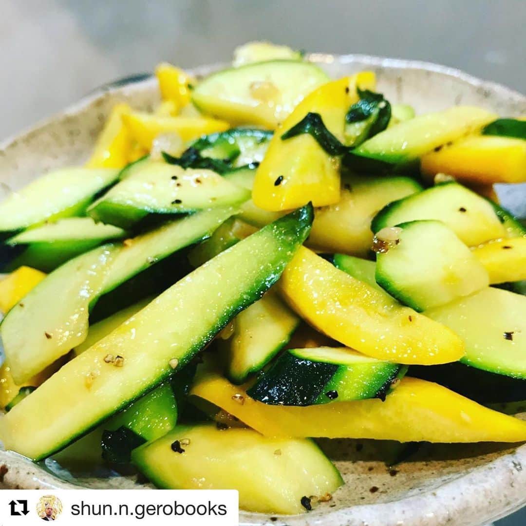 のインスタグラム：「#Repost @shun.n.gerobooks with @get_repost ・・・ 家庭菜園メシ。  シンプルにオリーブオイルと塩胡椒とニンニクでソテー、風味づけは庭のバジルで。 ほぼ自家菜園でできた一品は瞬く間に家族の胃袋におさまりましたとさ。  #グリーンズッキーニ #イエローズッキーニ #家庭菜園  #higashiuedays #親子畑 #gerobooks #gerostagram #下呂アンバサダー #gero_onsen #gifu #japan #下呂市 #下呂温泉 #岐阜  #กิฟุ #ประเทศญี่ปุ่น #japon」