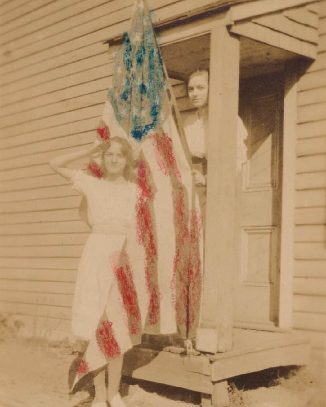 フィラデルフィア美術館さんのインスタグラム写真 - (フィラデルフィア美術館Instagram)「Happy birthday, USA! The museum is closed today. Enjoy the fireworks. #4thOfJuly 🇺🇸 • “Untitled (House with American Flag)," 1918, made by an American artist.」7月4日 22時29分 - philamuseum